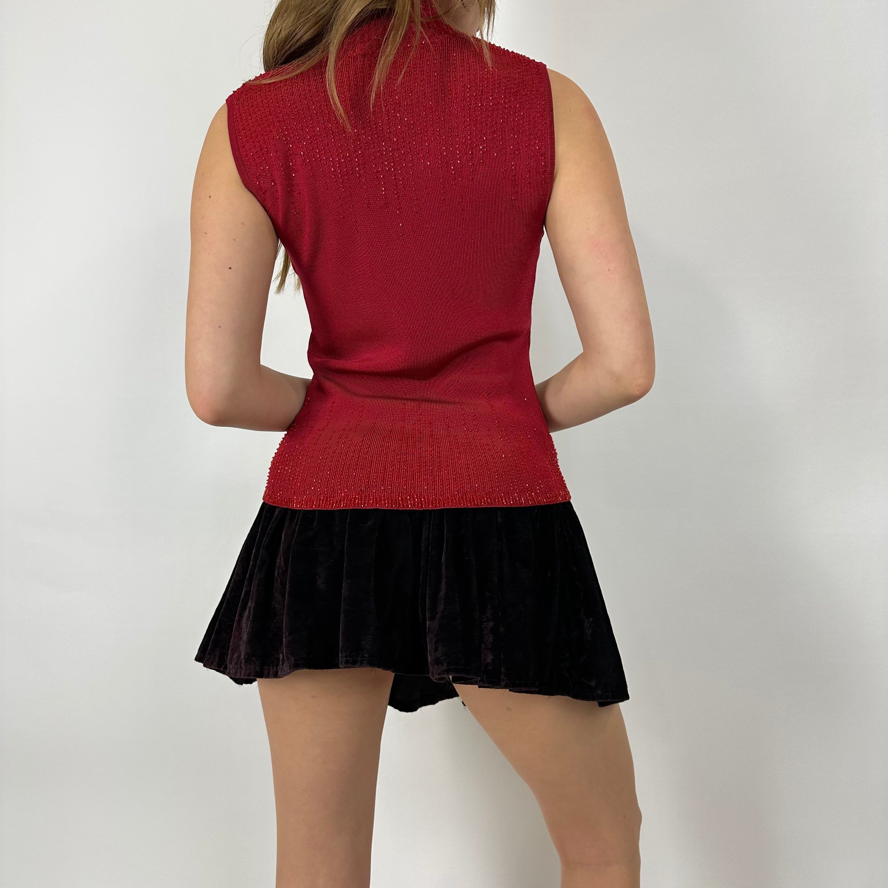 90s Scarlet Beaded Turtle Neck Tank Top (M)