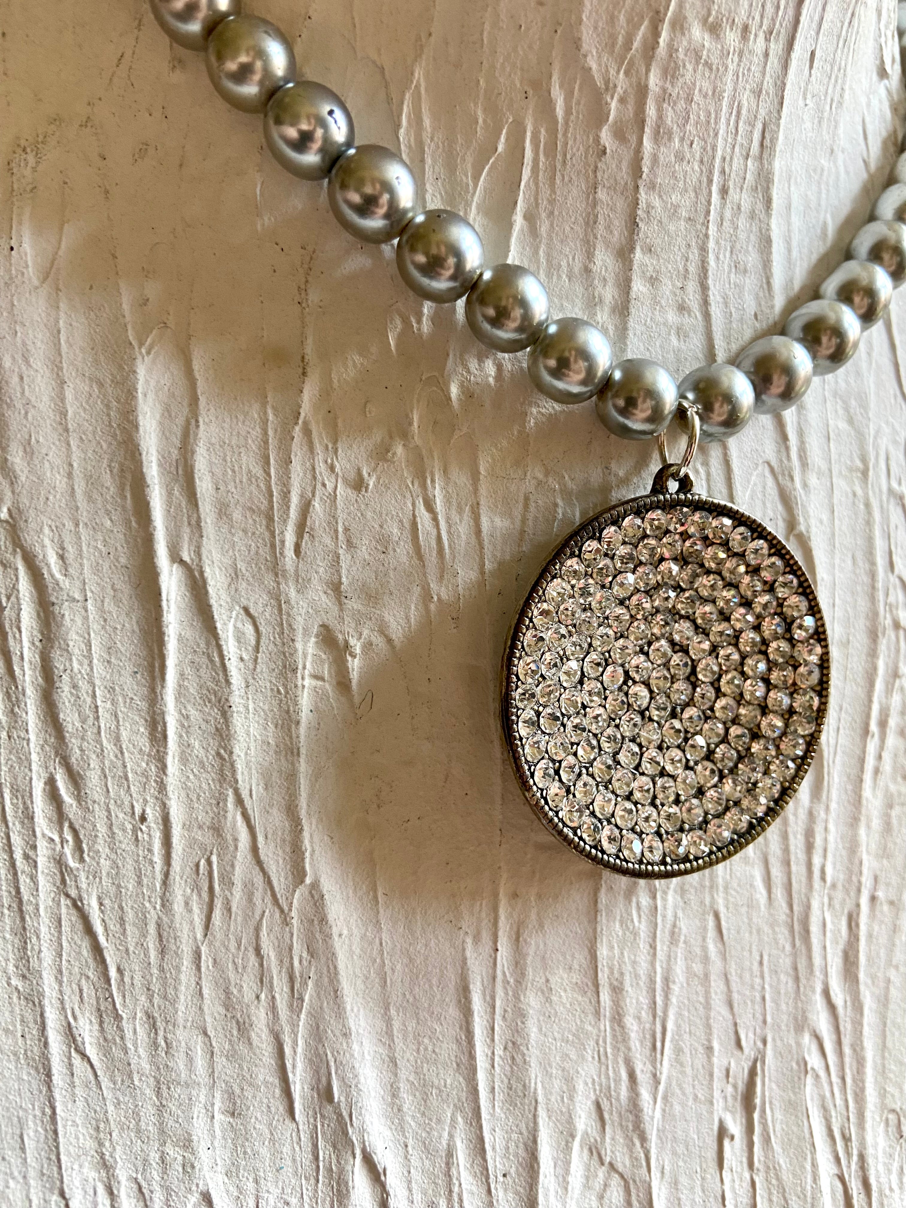 Diamonds in big circle choker