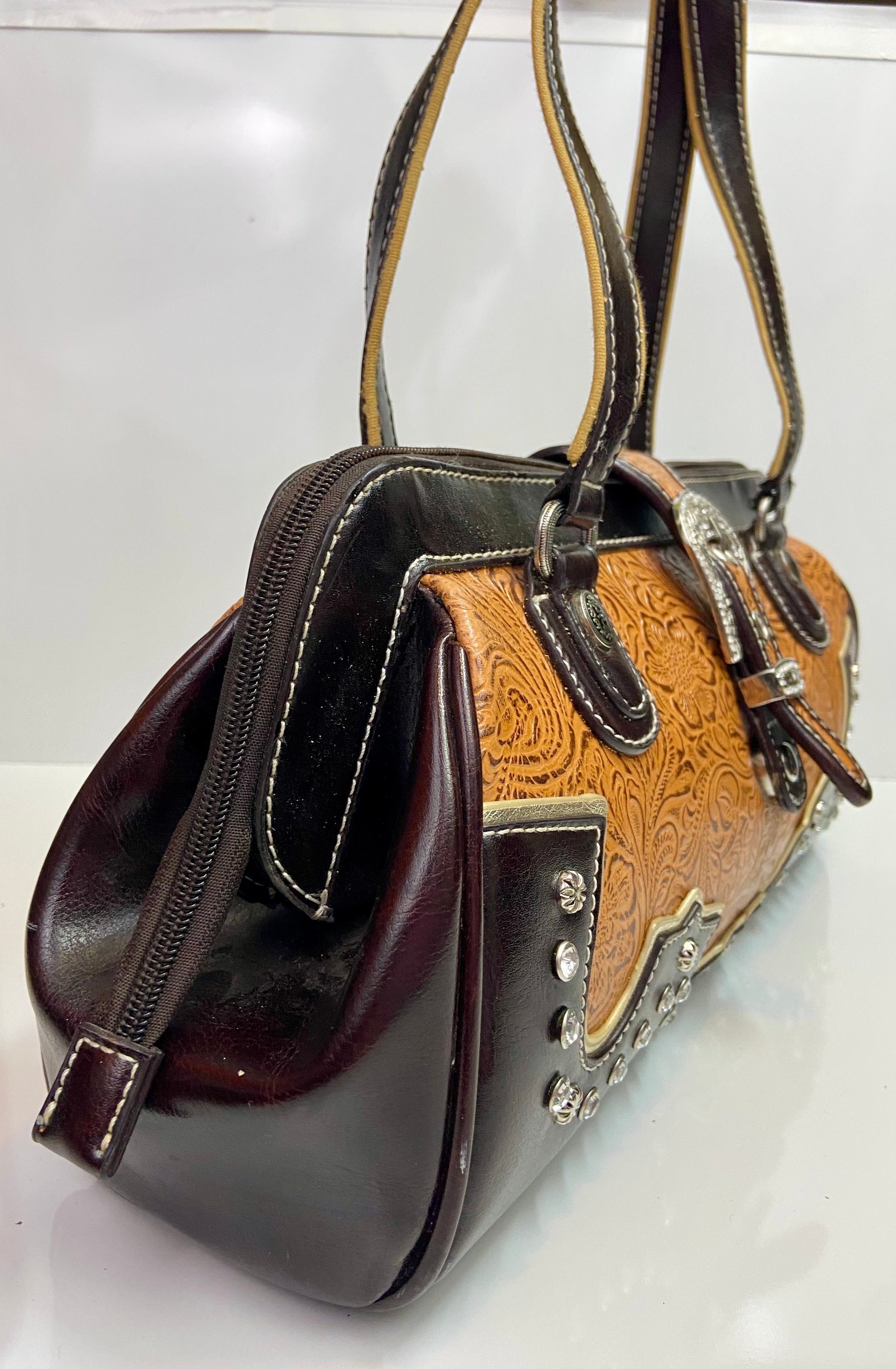 Bingham Western Purse & wallet Brown
Clear Studs