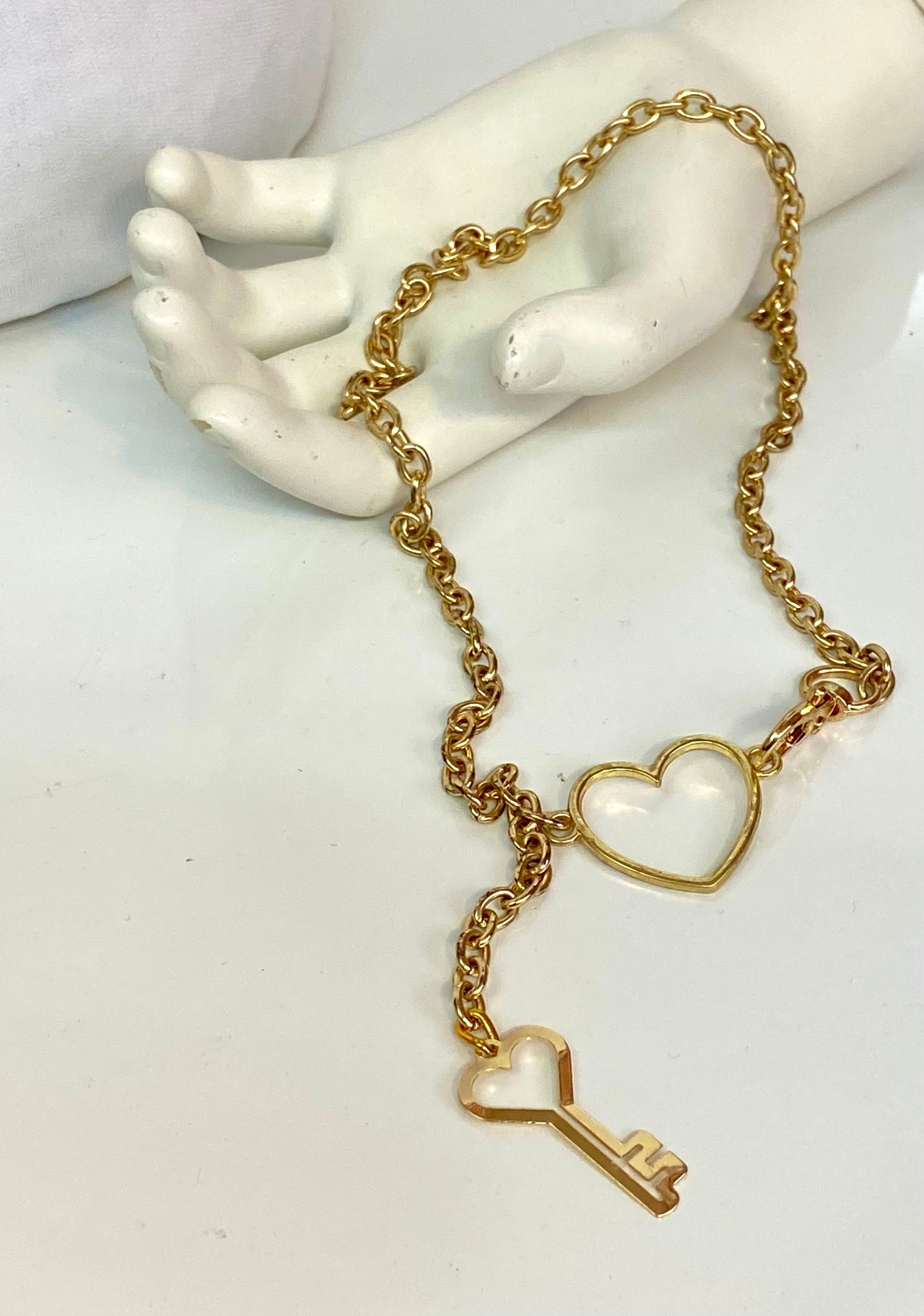Key’s heart choker