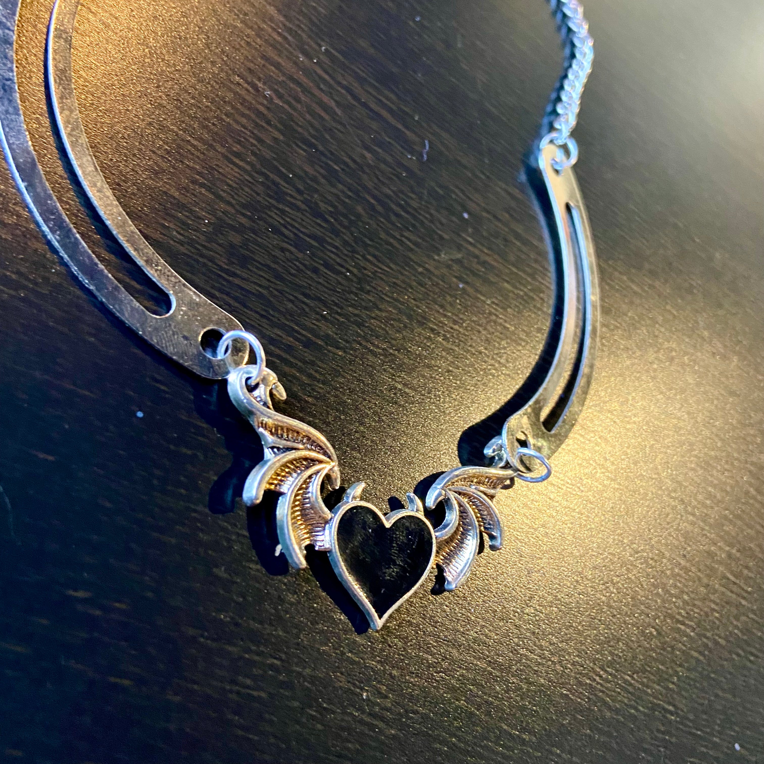 Black heart choker