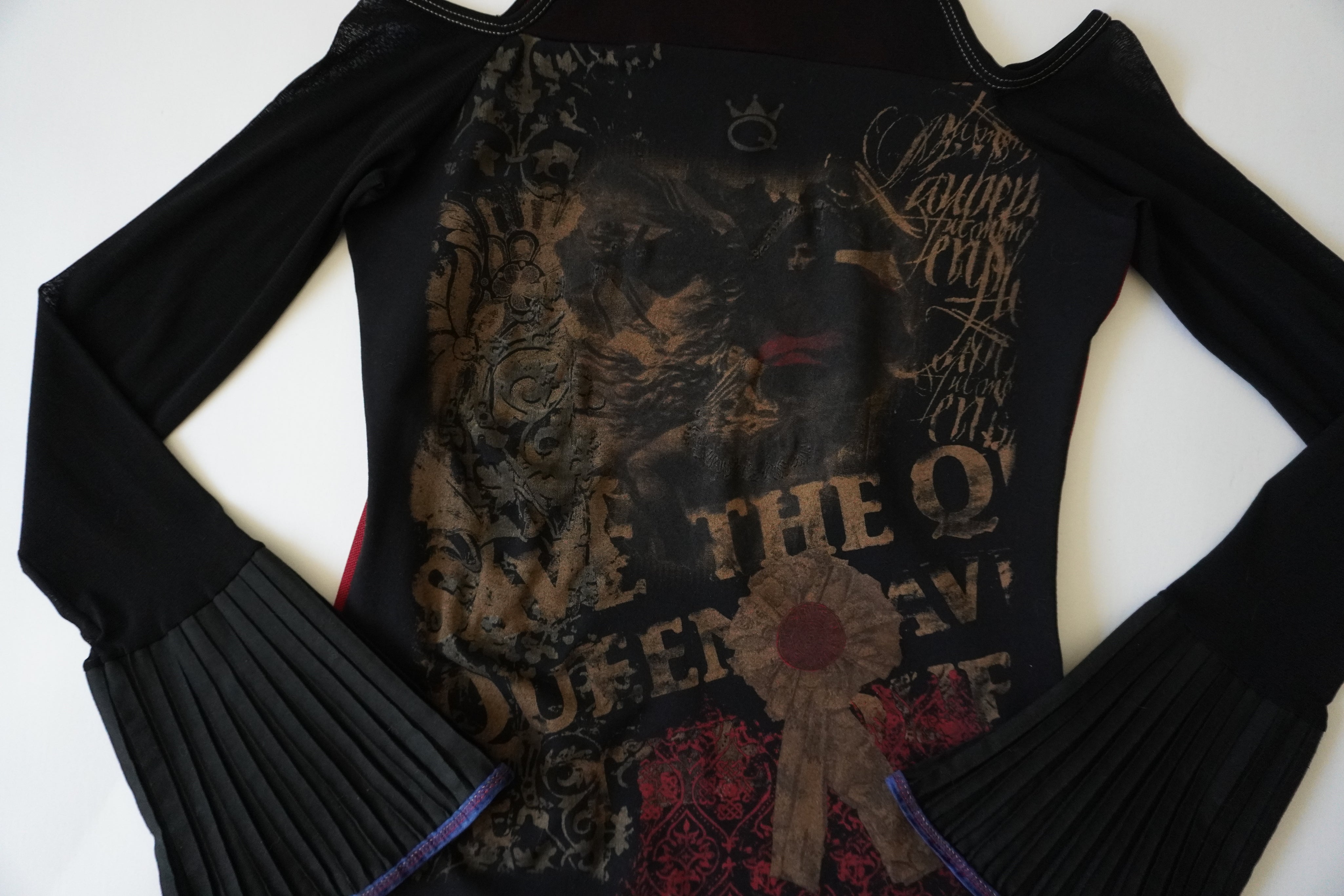 Save The Queen Top (M)