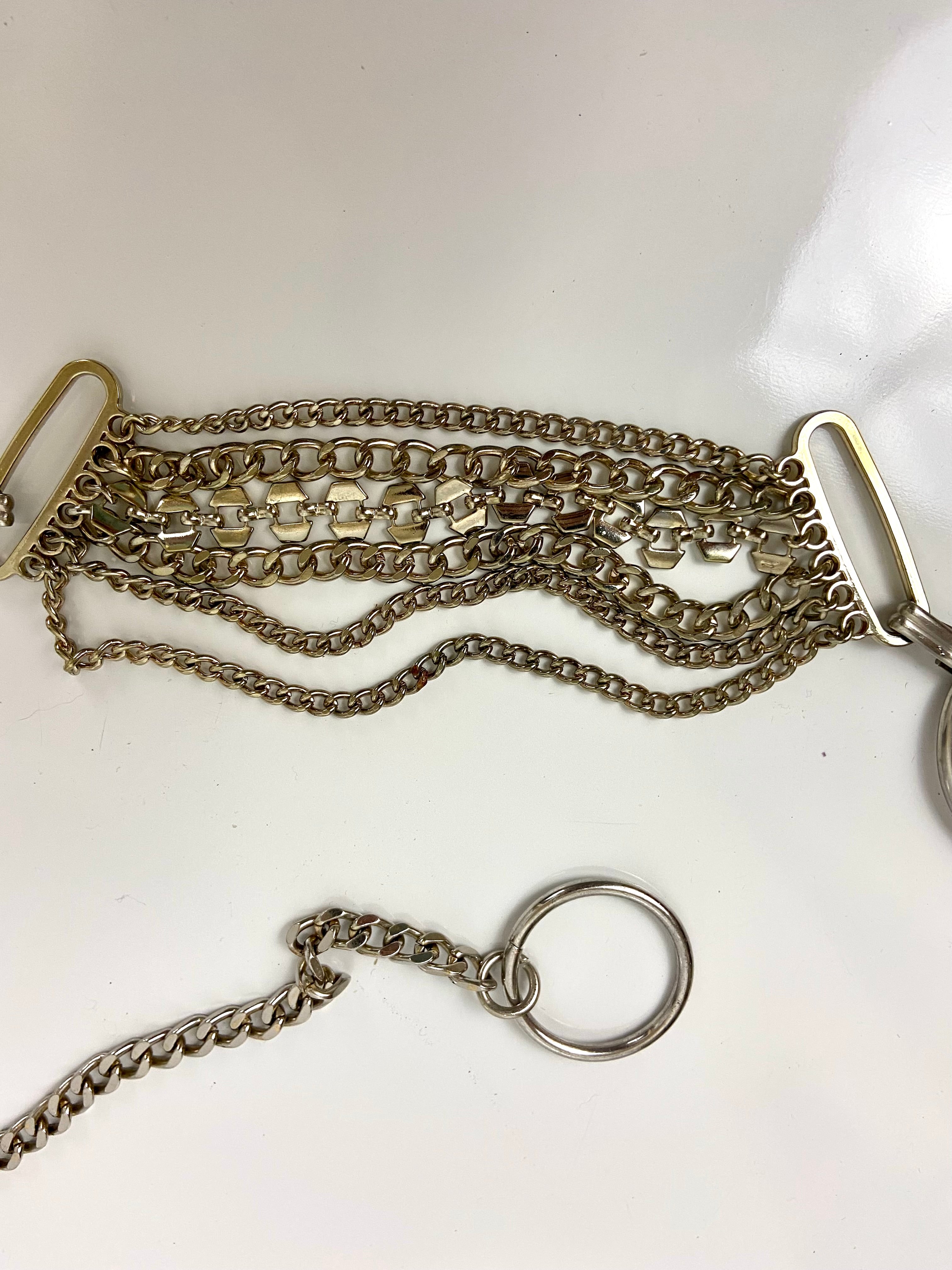 Circle and chain belt