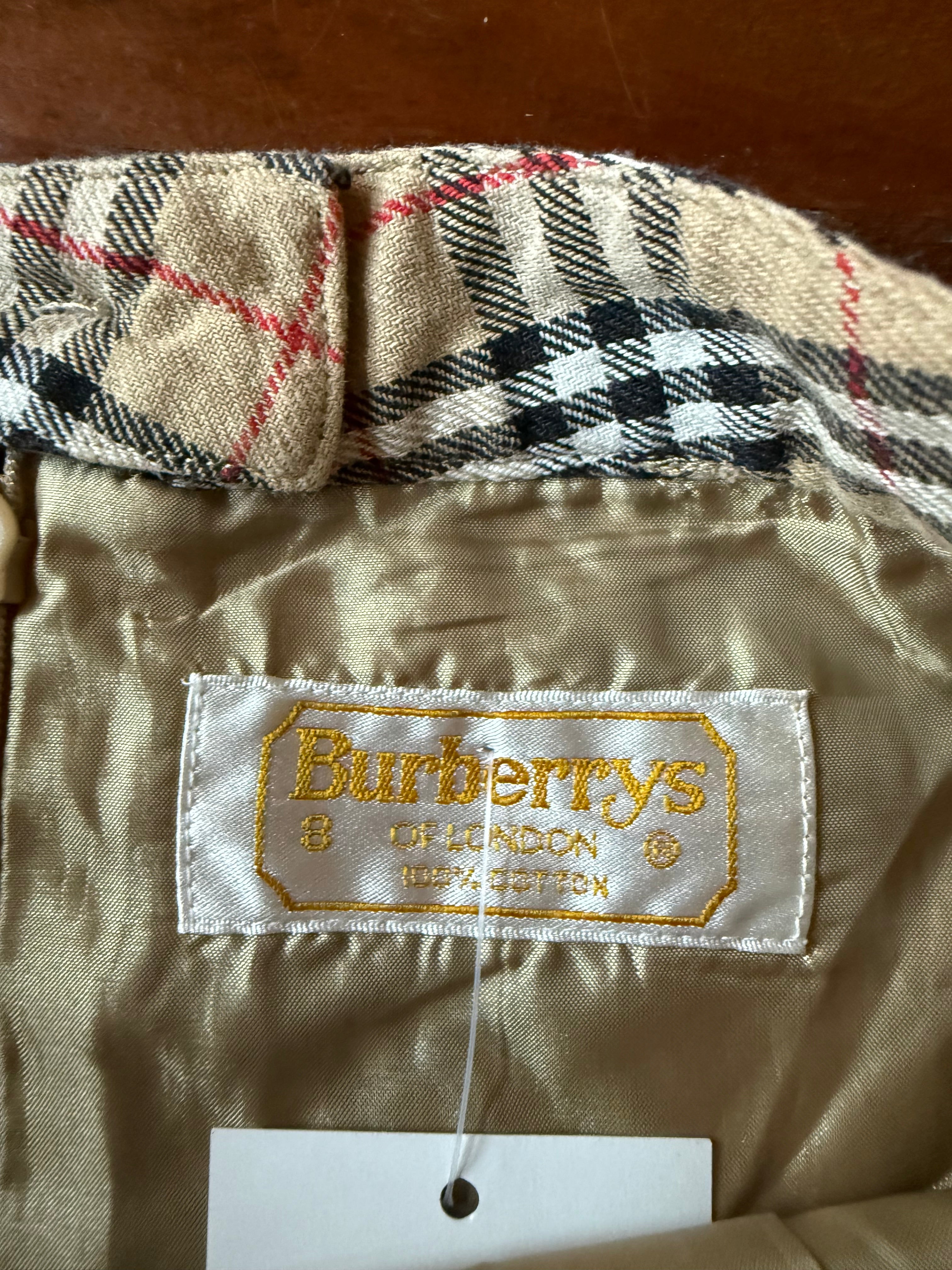 Burberry Mini Skirt (s)
