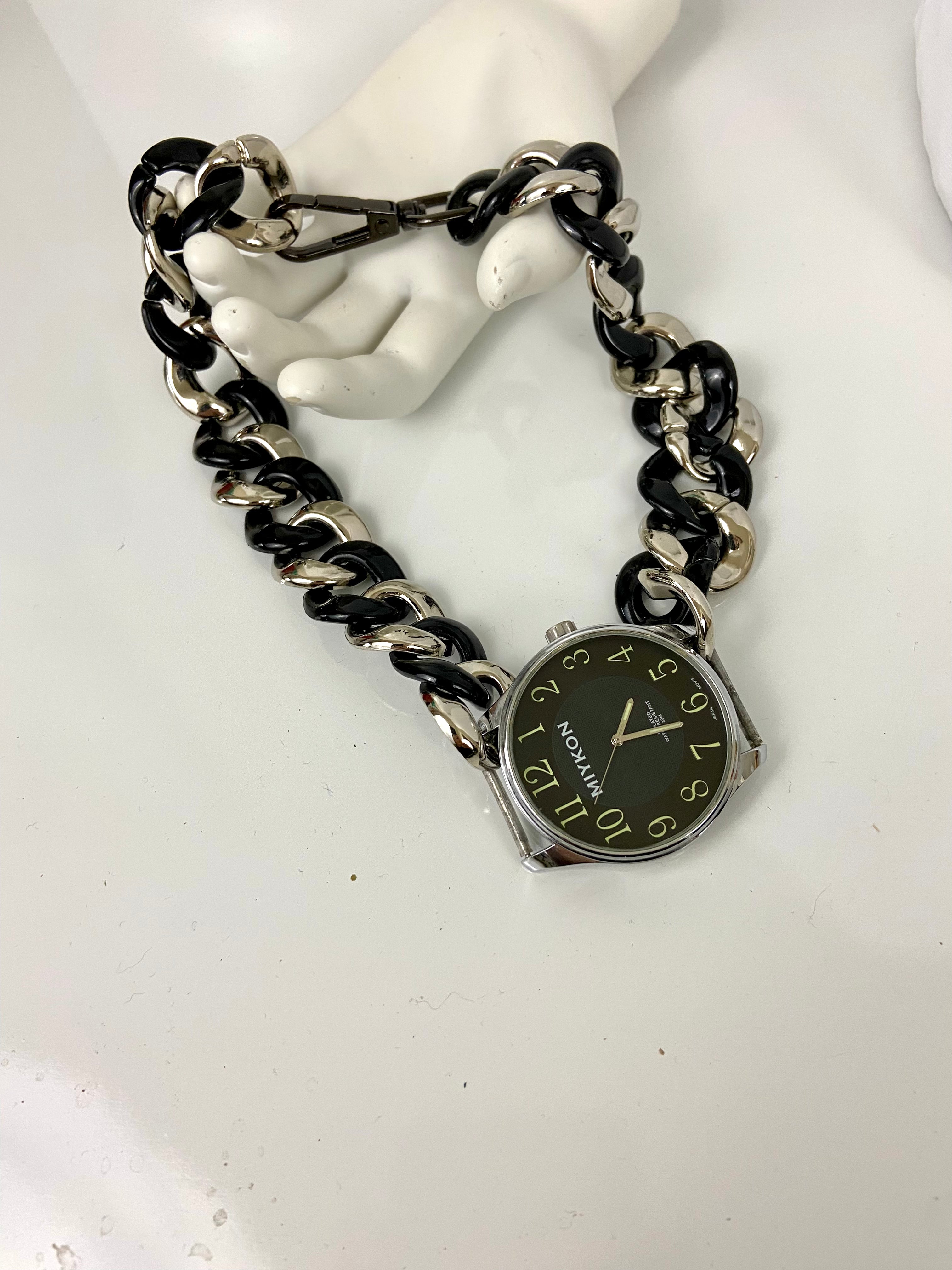 Black and silver watch ⏱️ choker