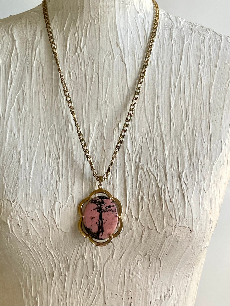 Pinky stone necklace