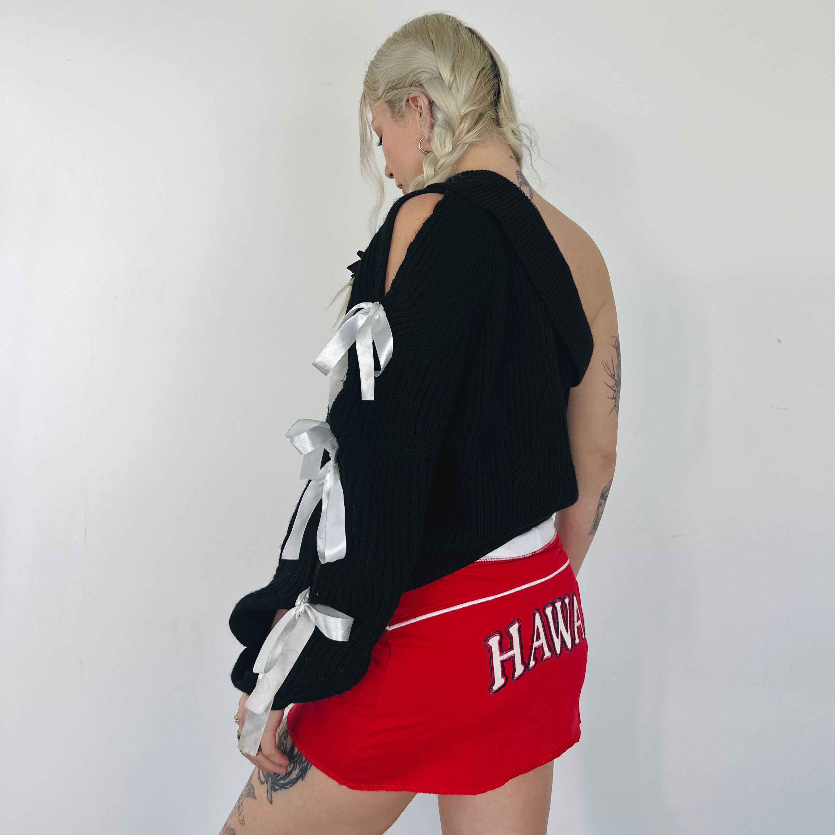 One Shoulder Ribbon Sweater (M)