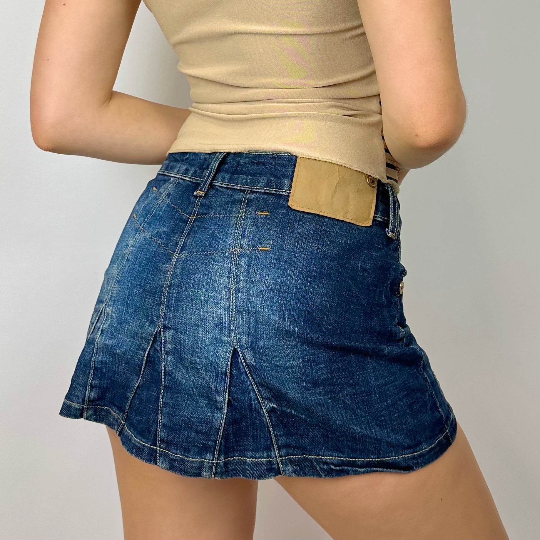 00’s Dark Wash Denim Mini Skirt (xs/s)