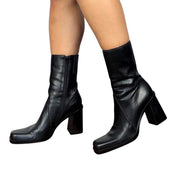 90s Leather Block Heel Boots (8.5)