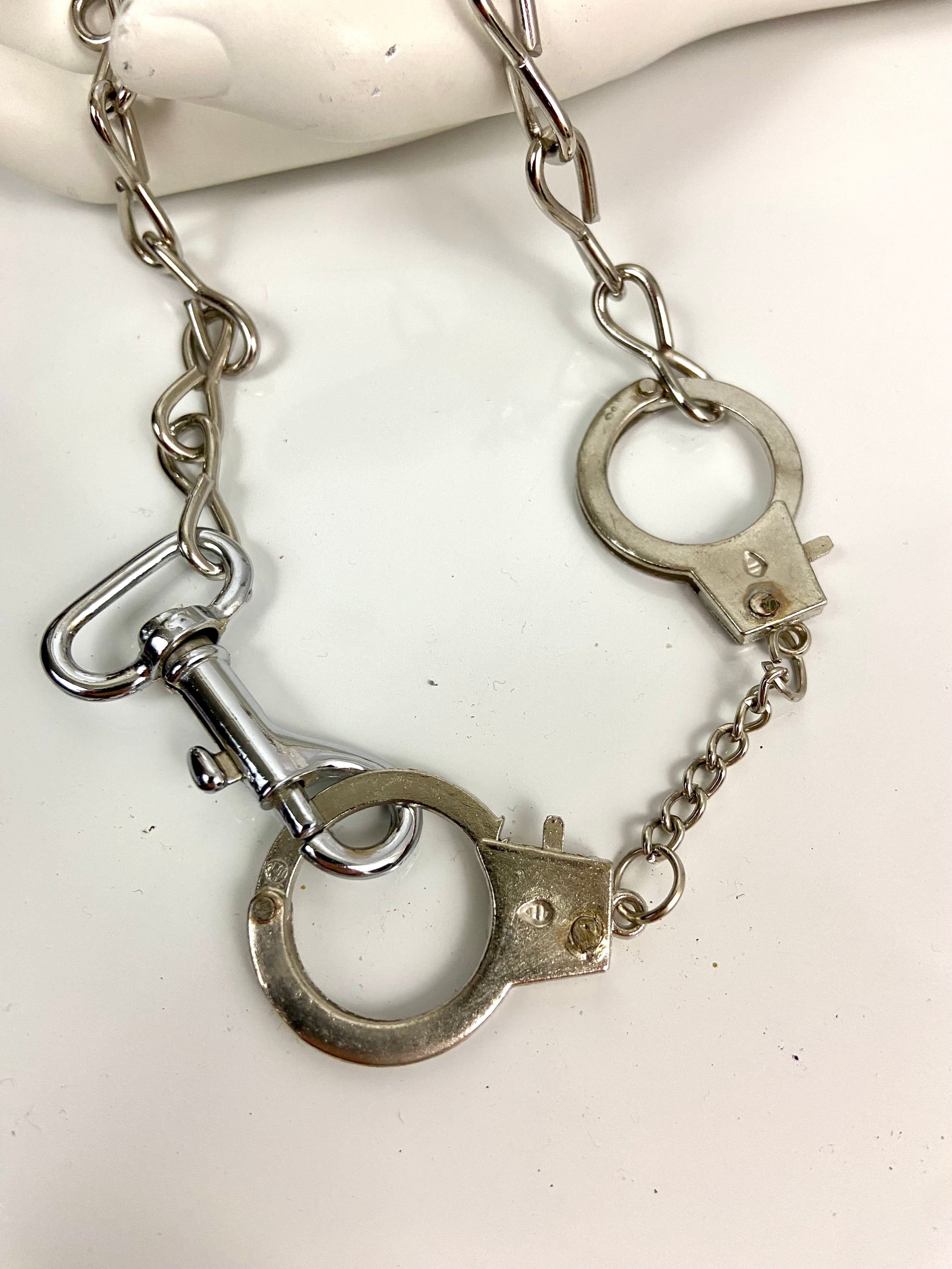 Handcuffs choker