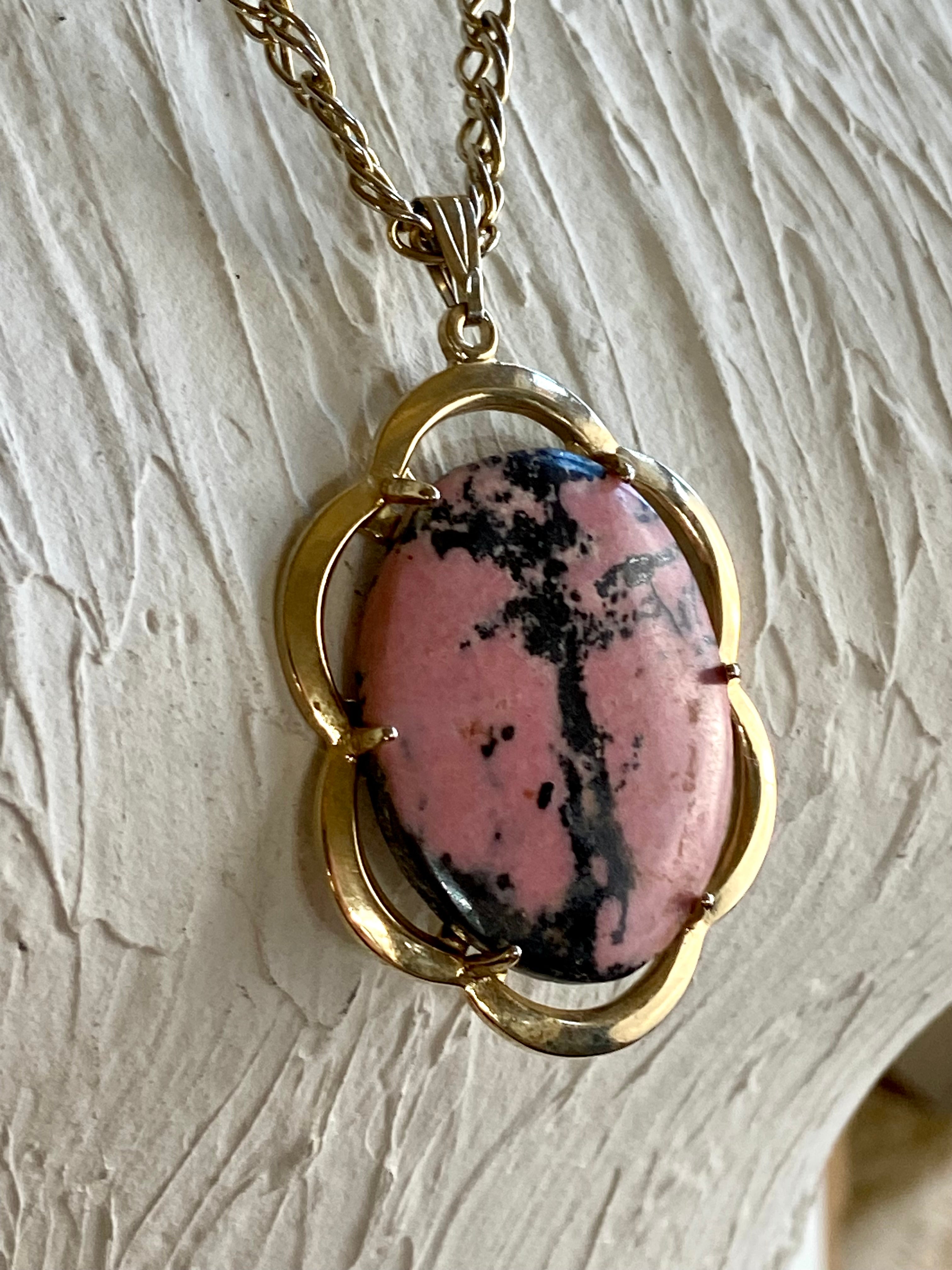 Pinky stone necklace