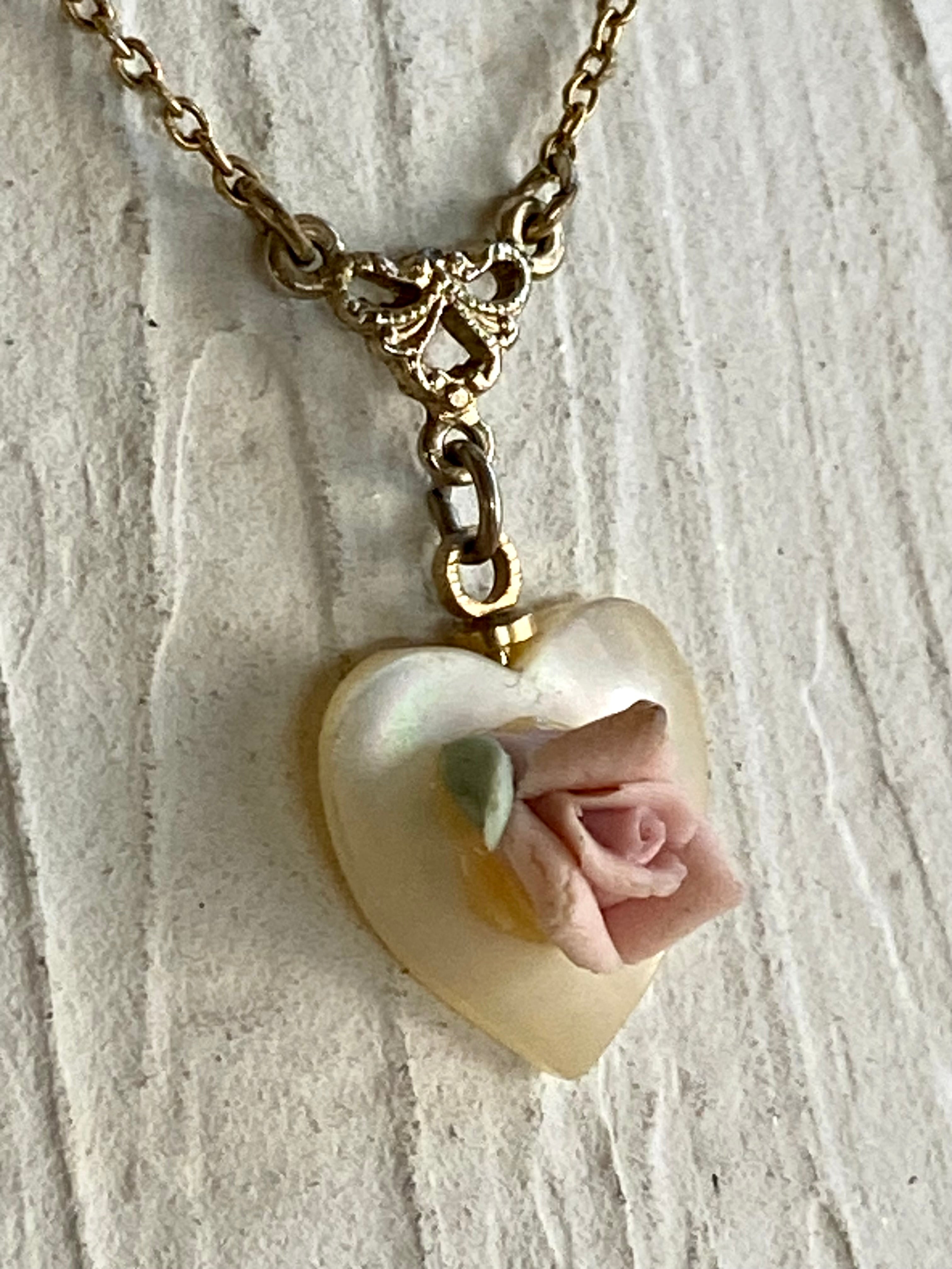 Vintage rosé necklace