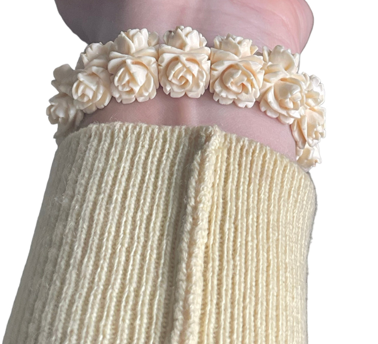 Vintage 1950s Mid-Century White Bone Carved Flower Stretch Bracelet