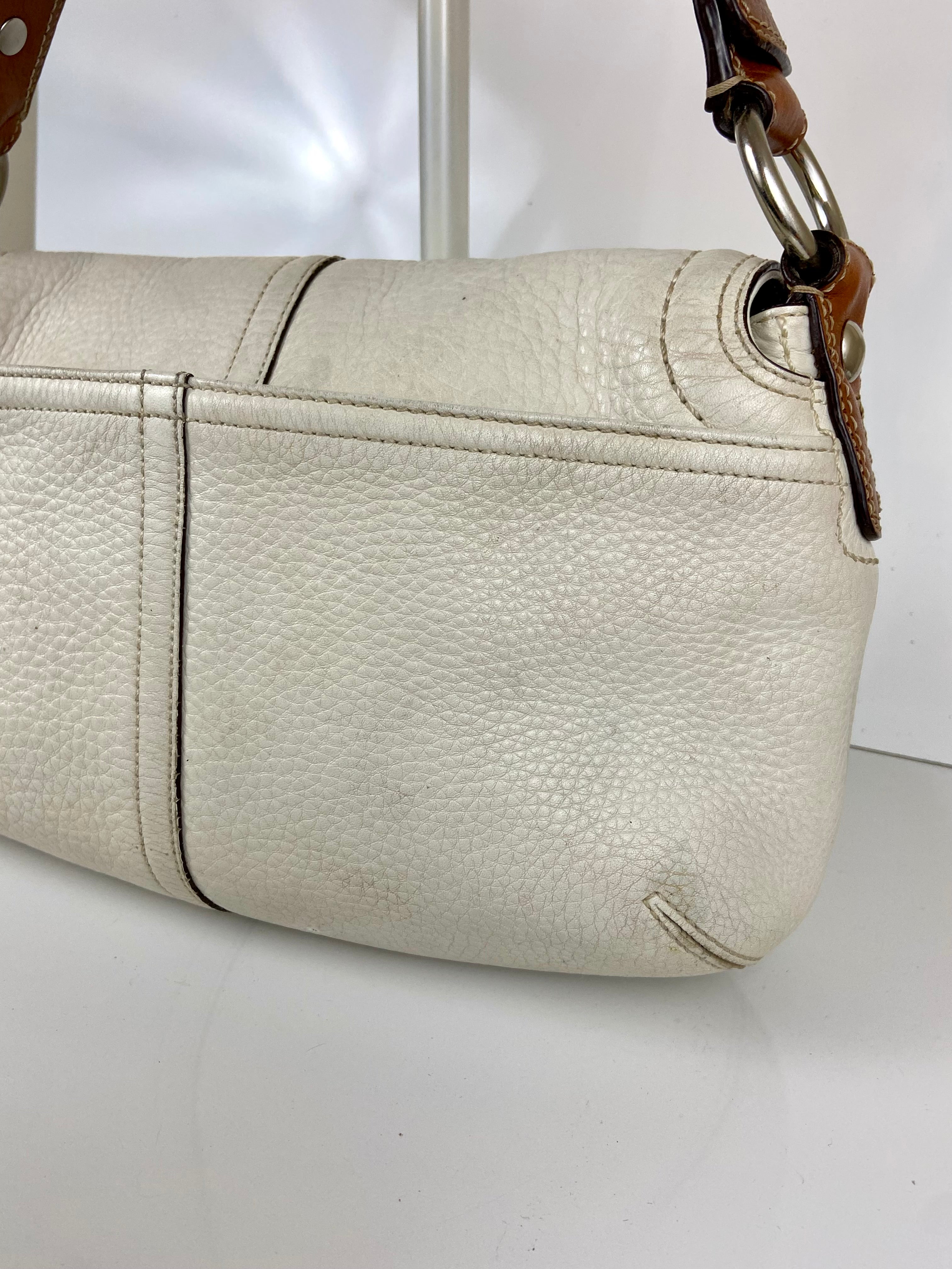 Coach Hampton Soho Satchel
Purse Ivory Saddle Leather F10192
Buckle Handbag