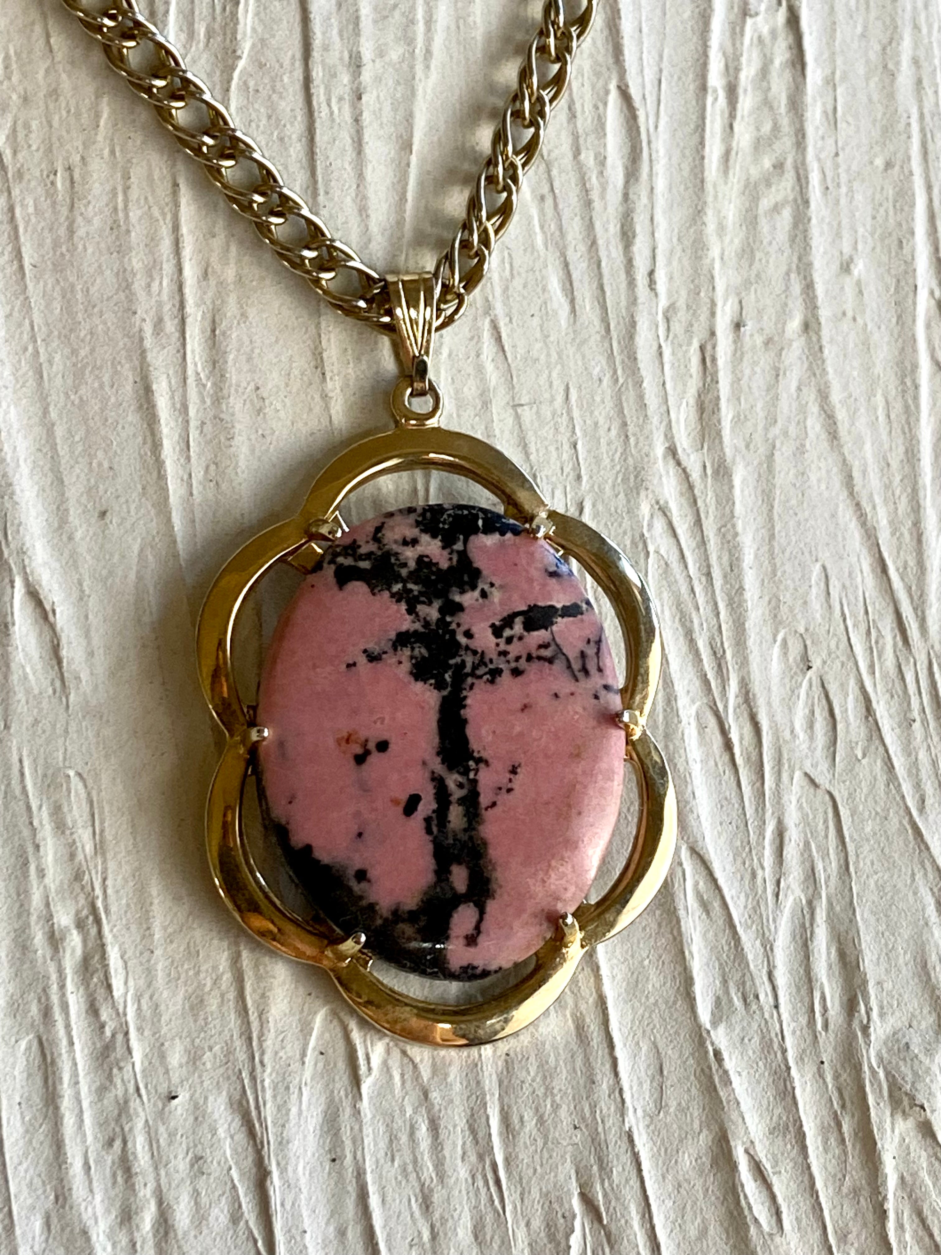 Pinky stone necklace