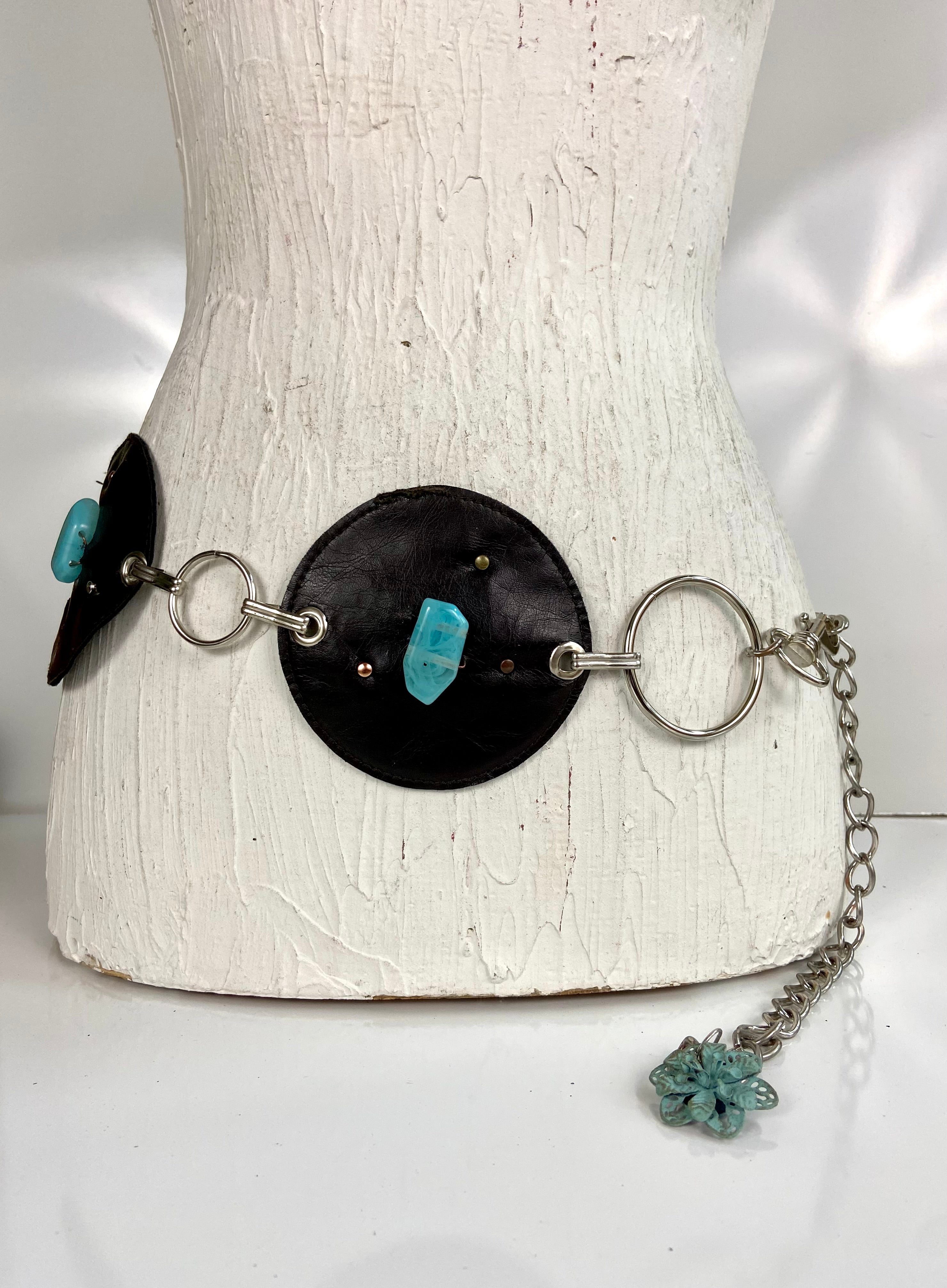 Leather circles belt