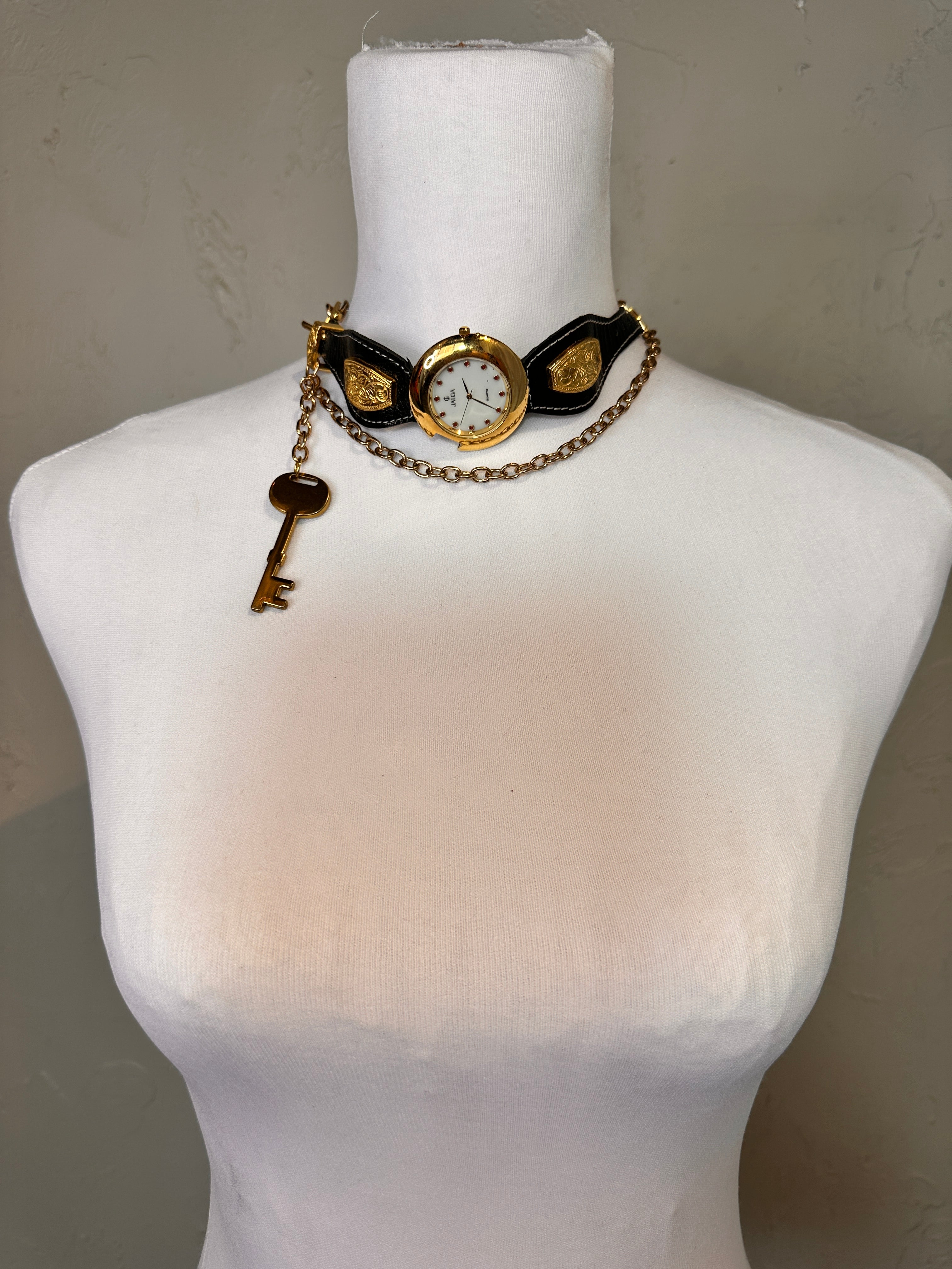 Everything in Time Choker