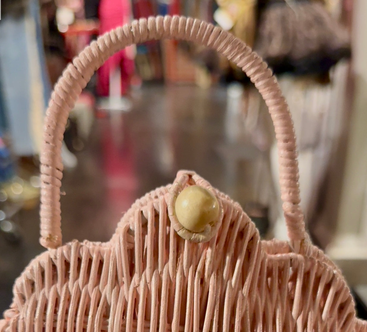 Pink Clamshell Wicker purse