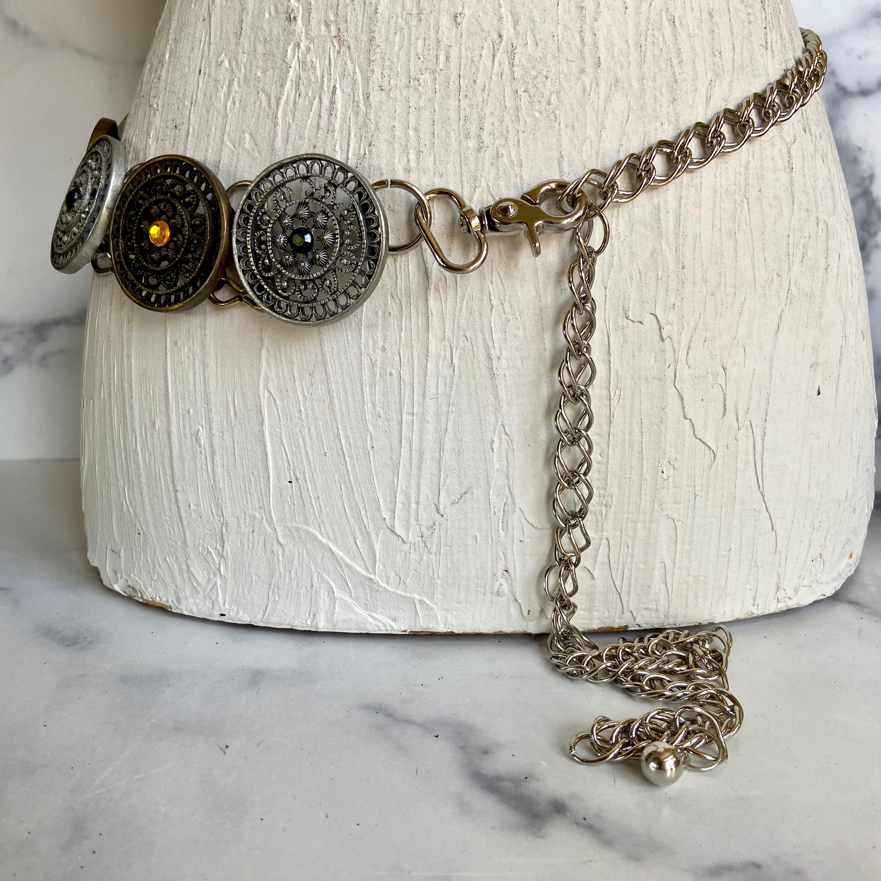 Heavy circles chain belt