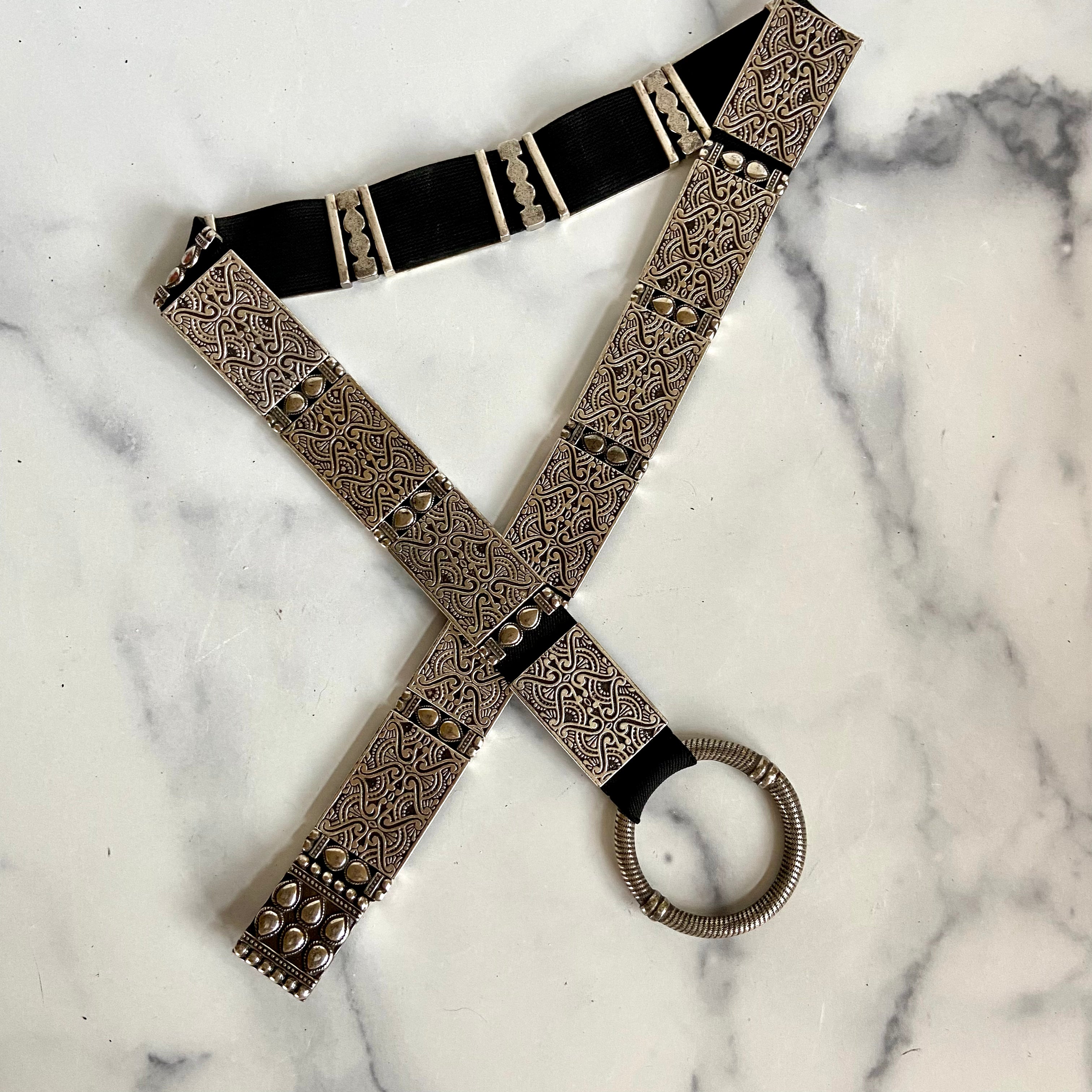 Silver toned hammered metal stretch belt