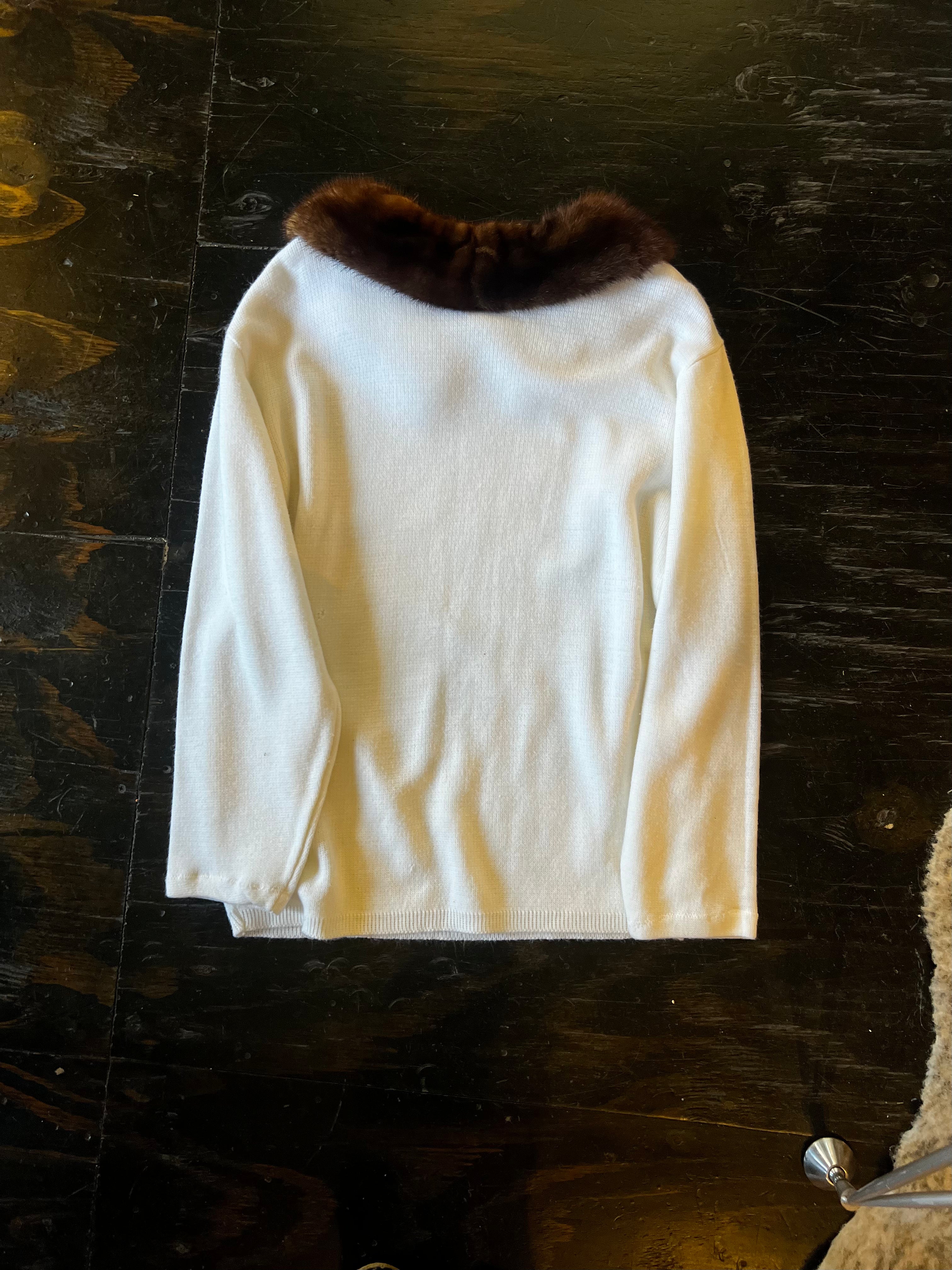 Fur Collared White Knit Sweater (L-XL)