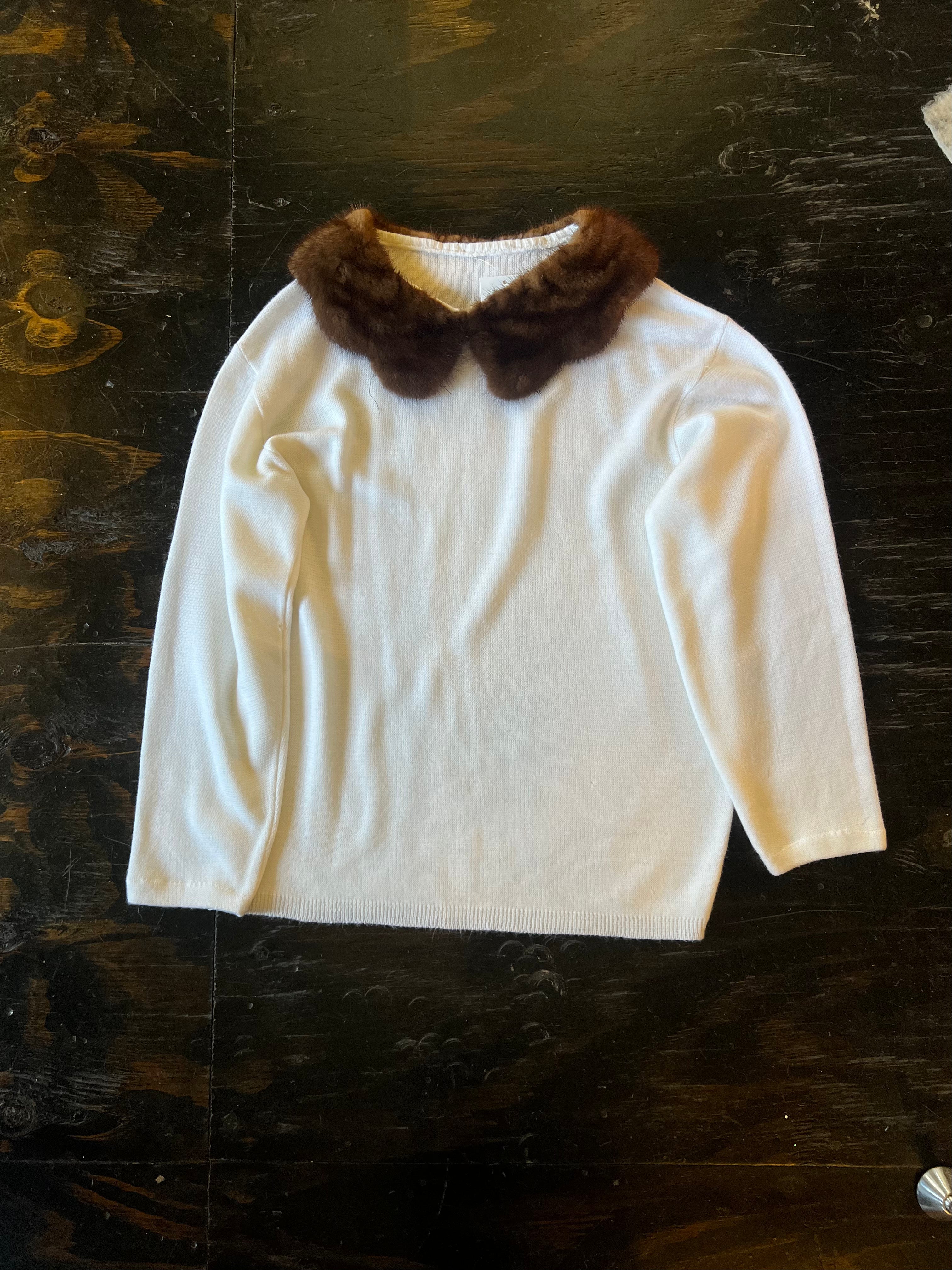 Fur Collared White Knit Sweater (L-XL)