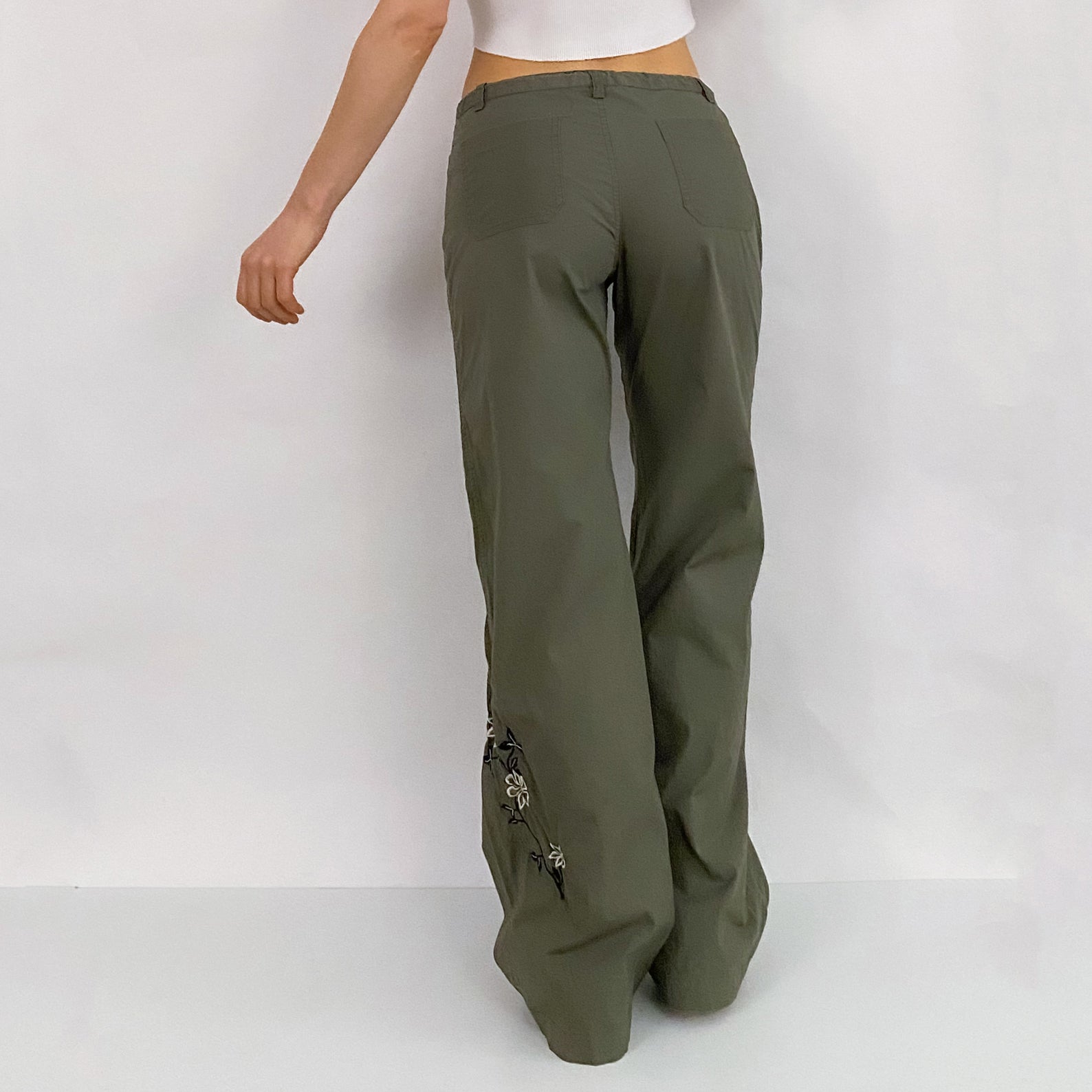 Bungee Pull Embroidered Pants - Small