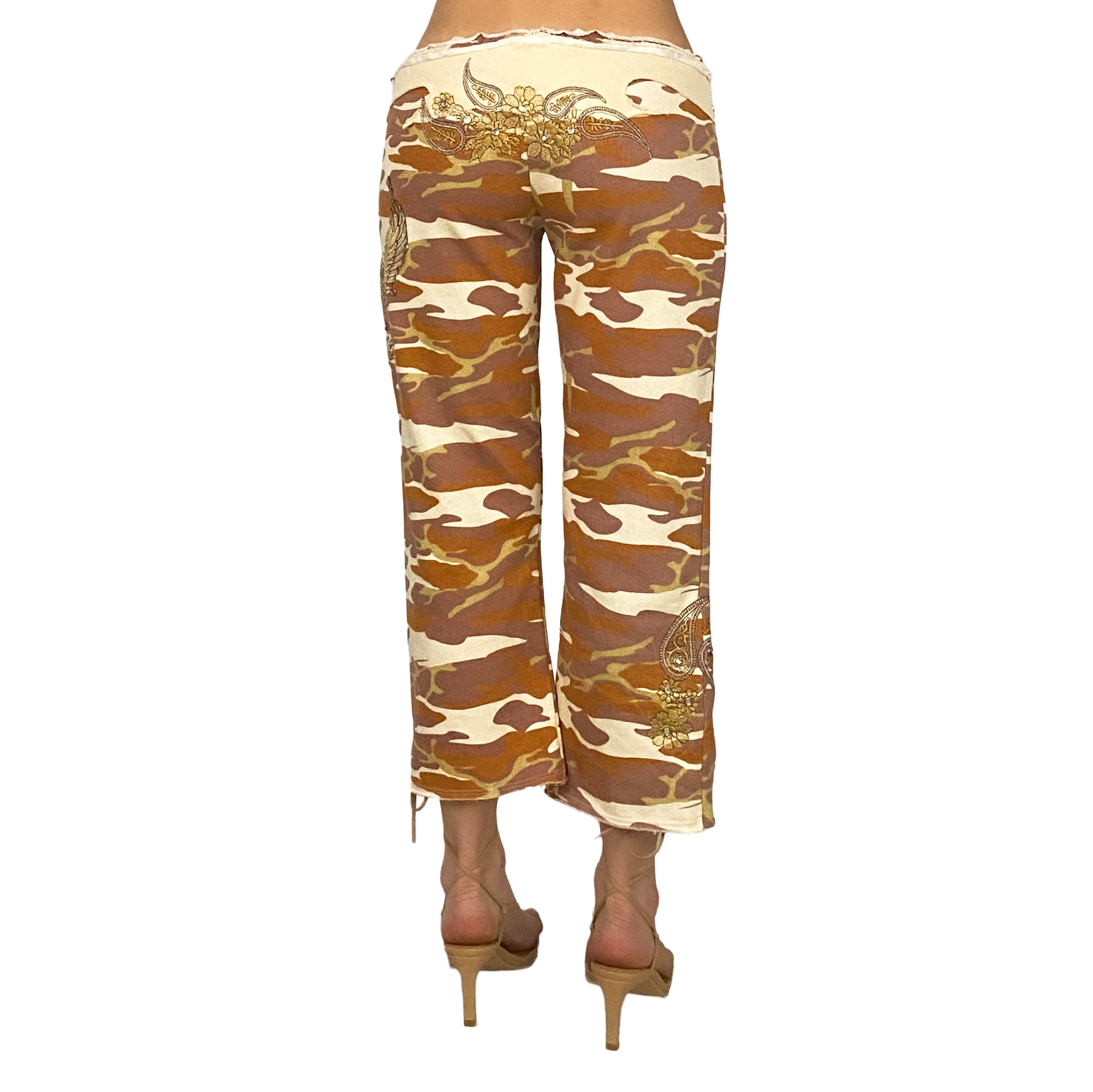 Y2K Embellished & Embroidered Low Rise Mauve Camo Capris (S/M)