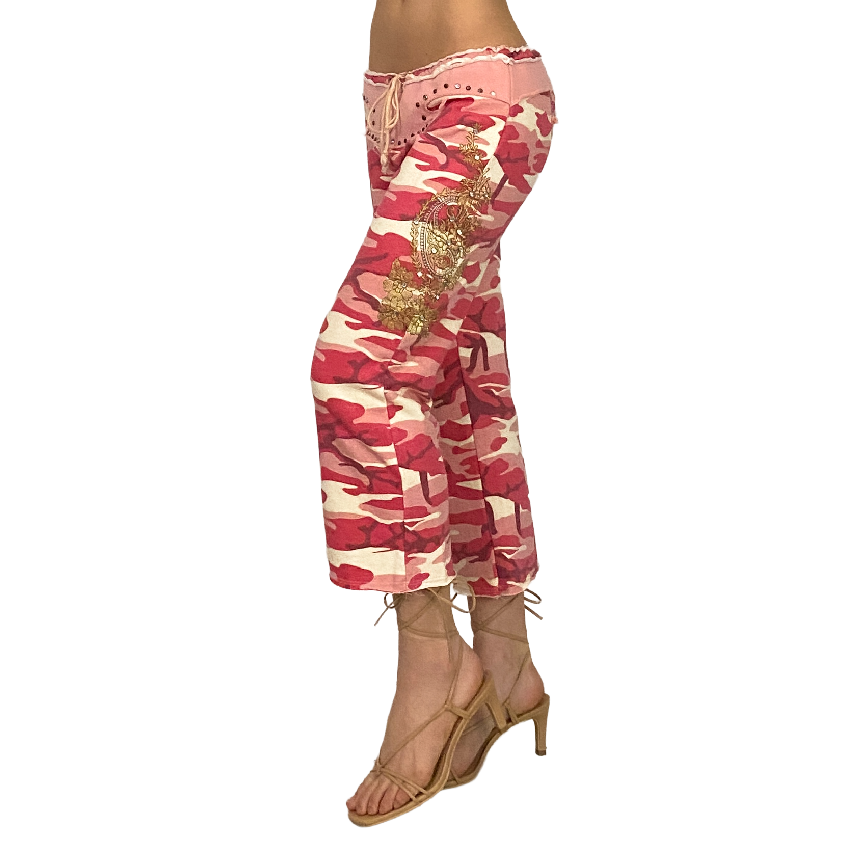Y2K Embellished & Embroidered Low Rise Pink Camo Capris (S/M)