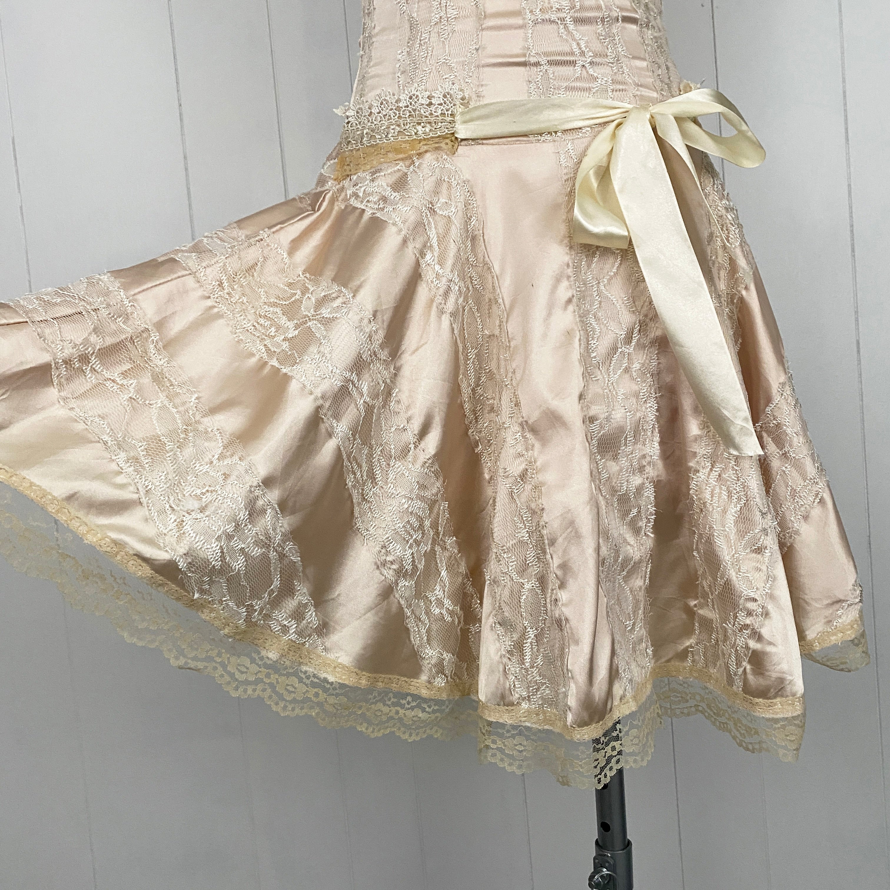 2000s Romantic Champagne Lace Corset Midi Dress (XS) – Holy Thrift