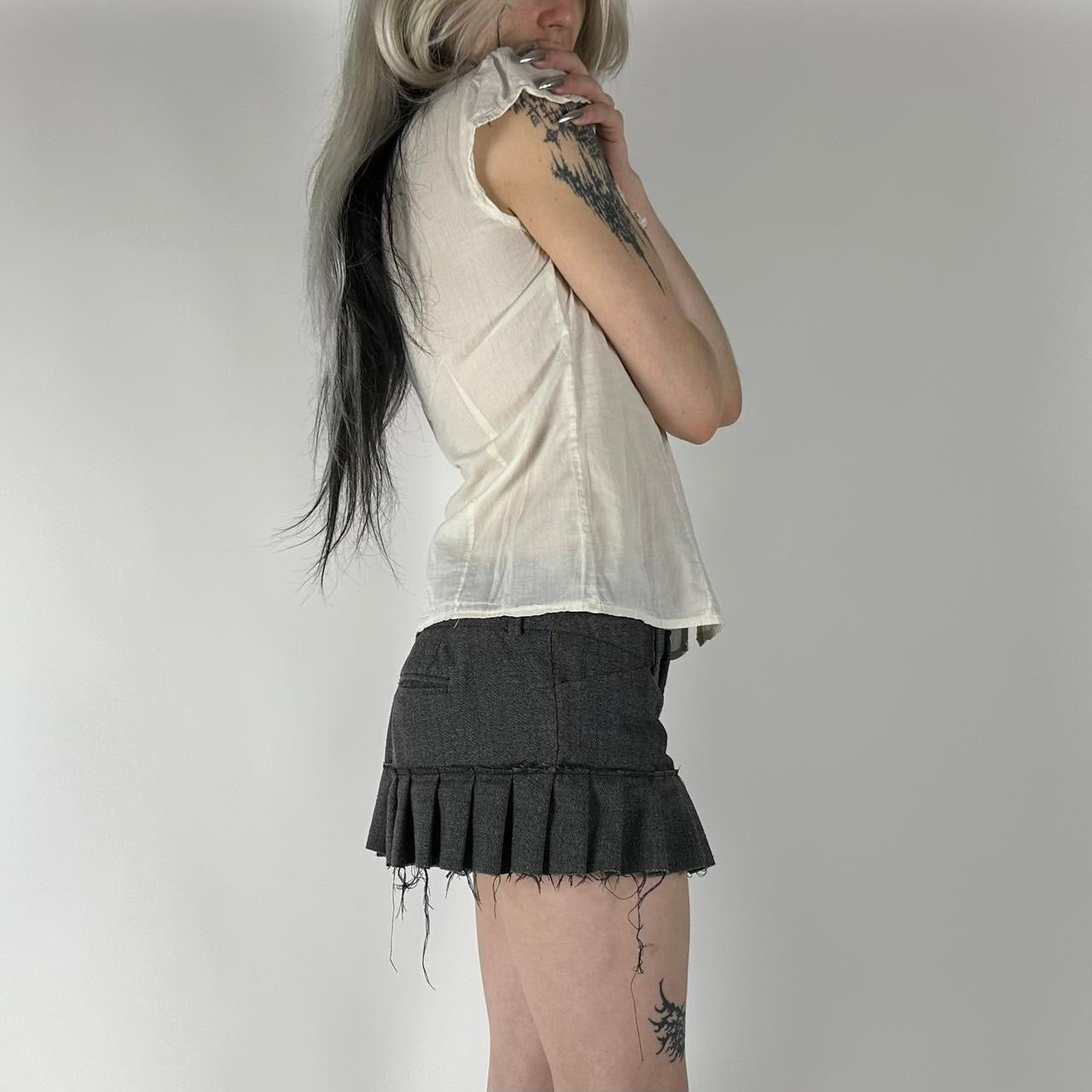 Y2K 00s Frilly Button Down (S)