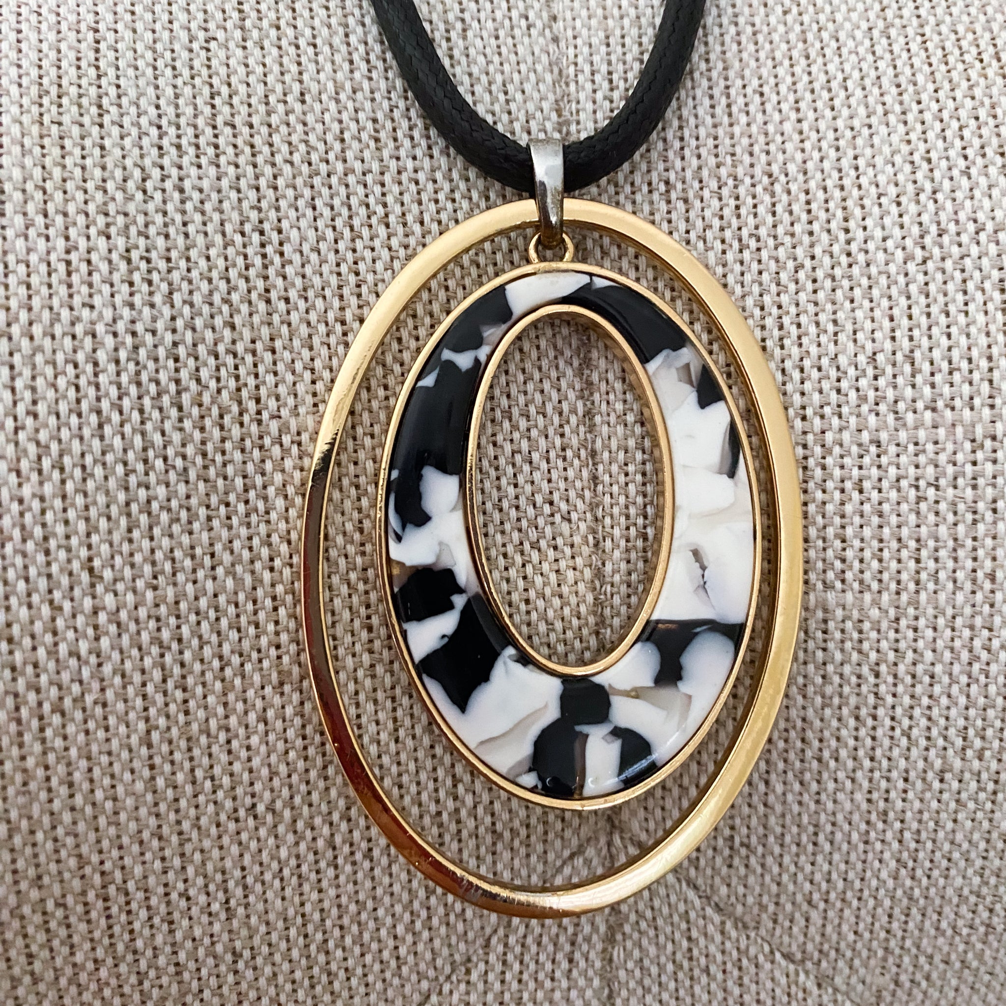 Oval Pendant Necklace