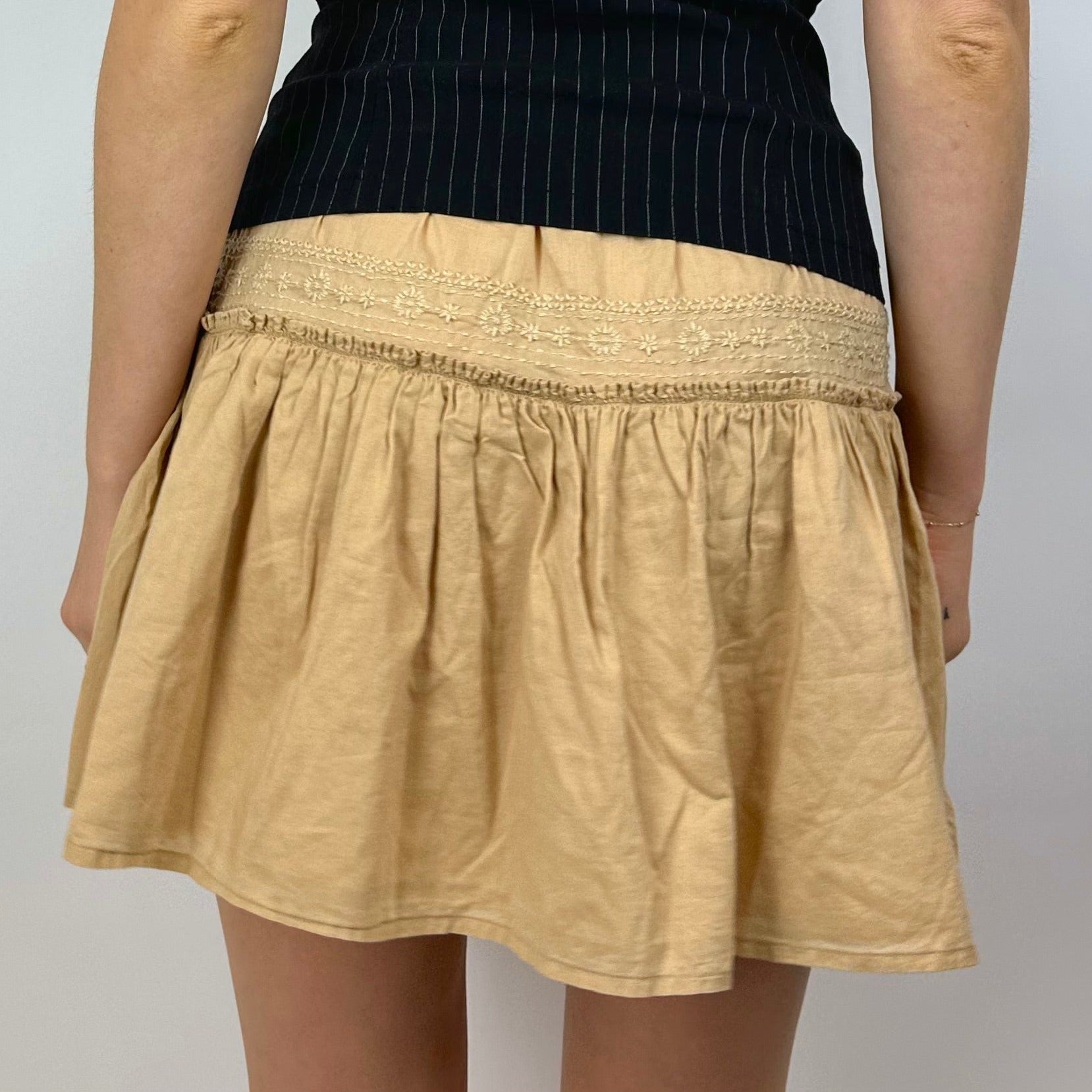 Y2K Romantic Embroidered Mini Skirt (M)