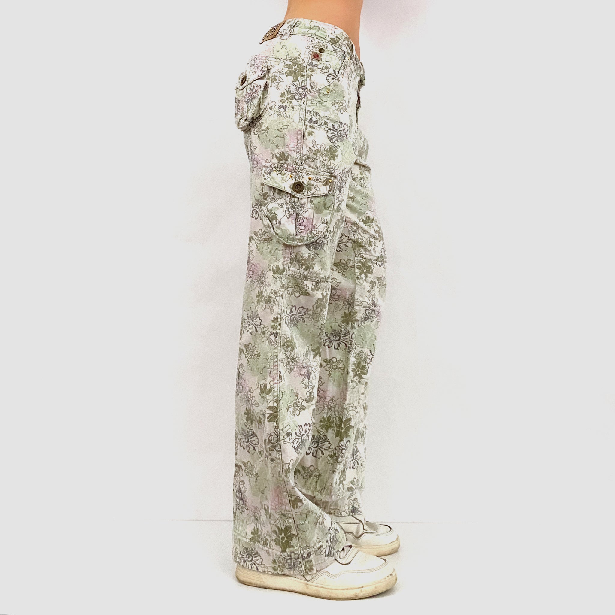 Early 2000's Floral Cargos - Small petite