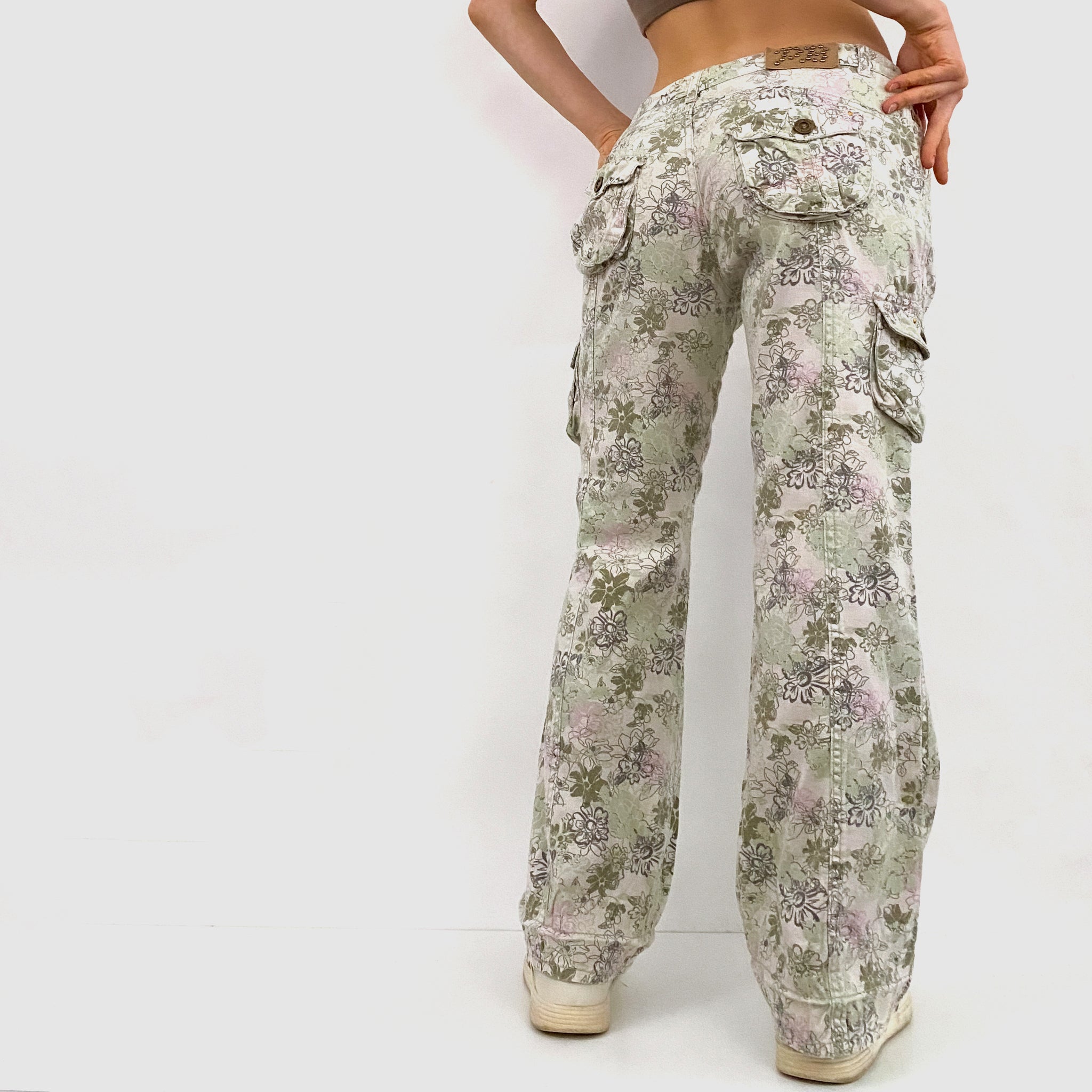 Early 2000's Floral Cargos - Small petite