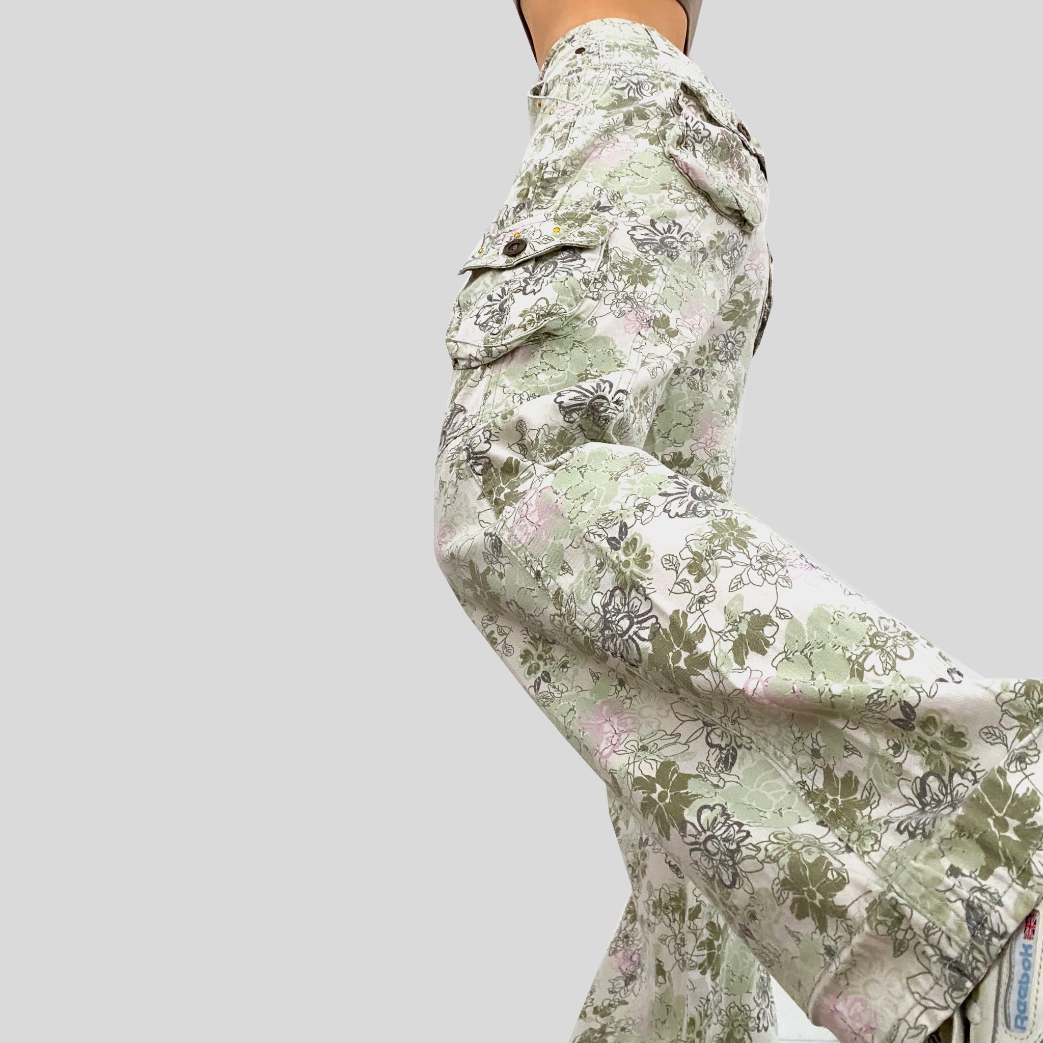 Early 2000's Floral Cargos - Small petite