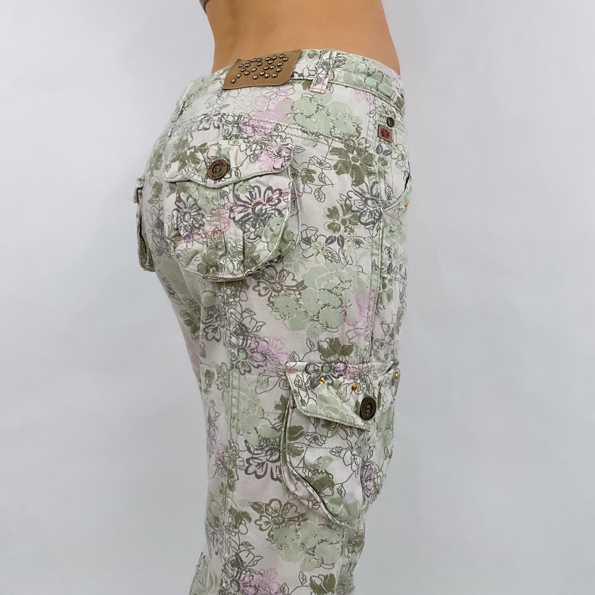 Early 2000's Floral Cargos - Small petite