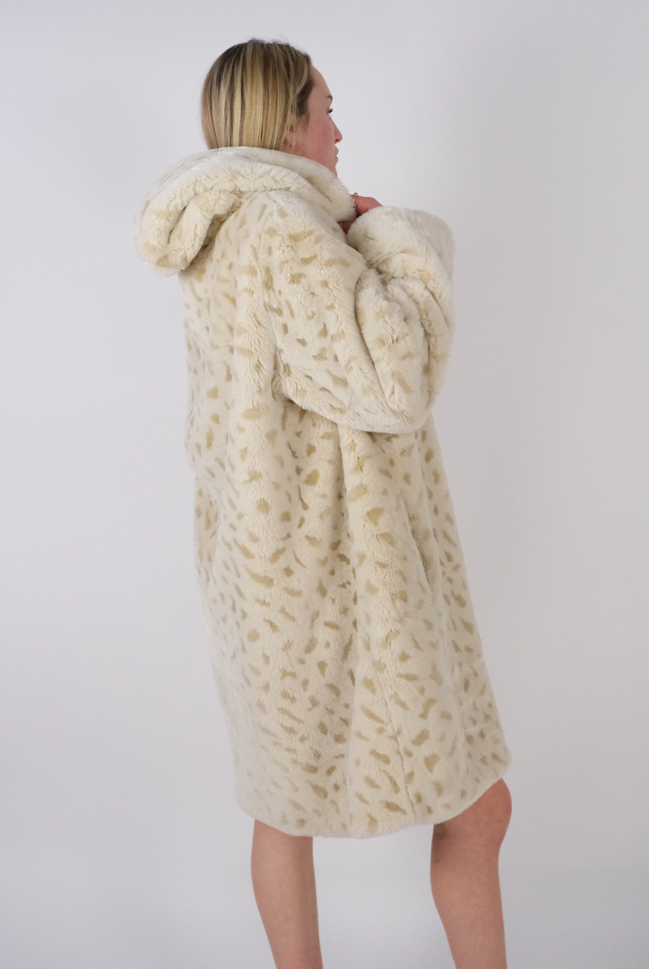 Vanilla Cream Faux Fur Coat (S)