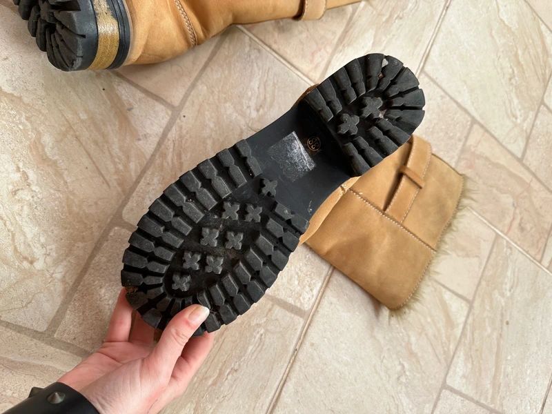 Vintage 2000s Y2K Faux Fur Buckle Boots (US 7 EU 38 UK 5)