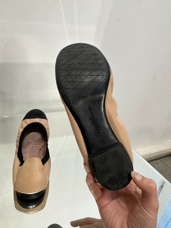 Vintage  2010s Leather Ballerina Pumps (US 6)