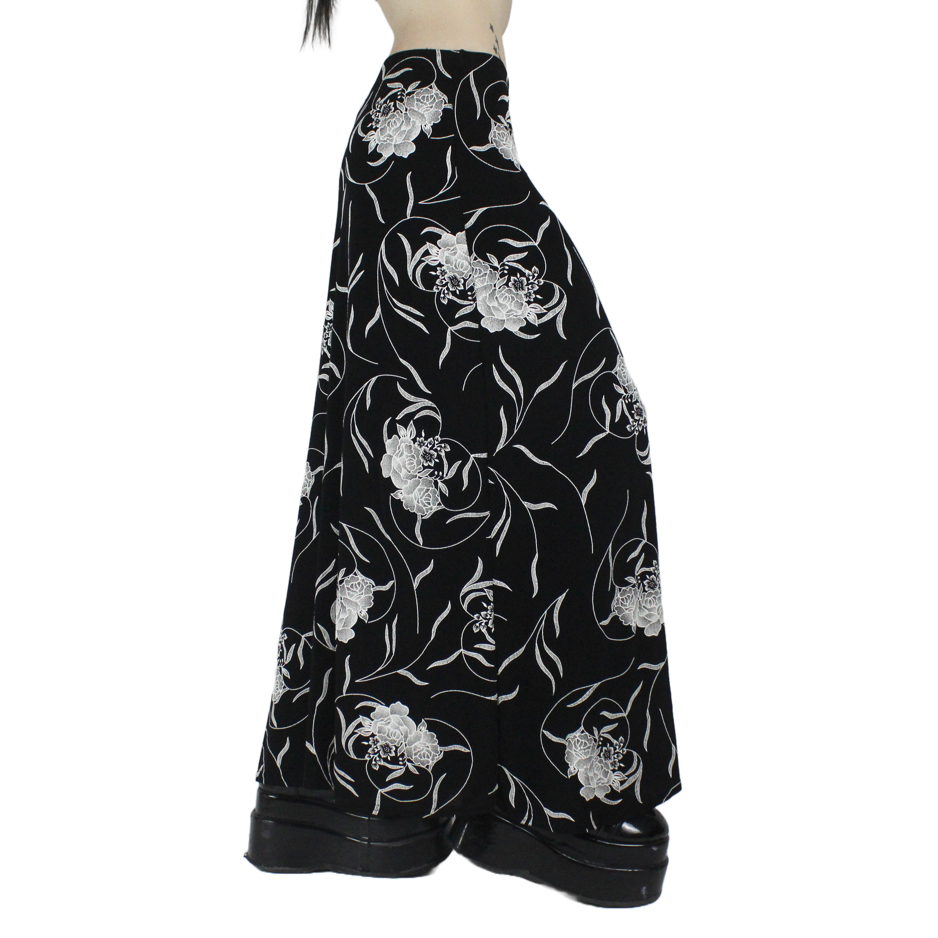 esse_b_w_skirt_3_-_WHITE.png