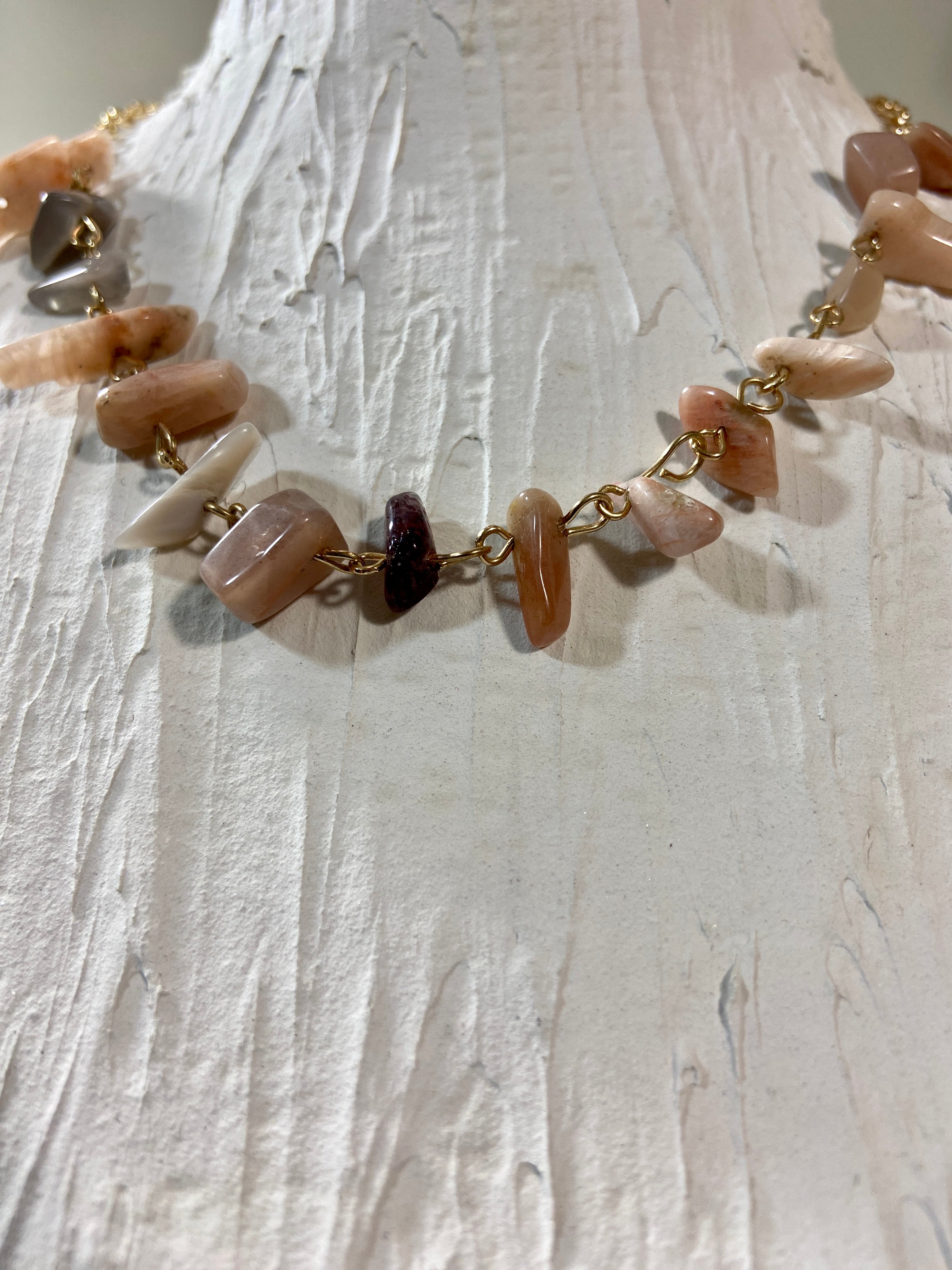 Mixed stones choker