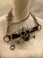 Skull with chains belt