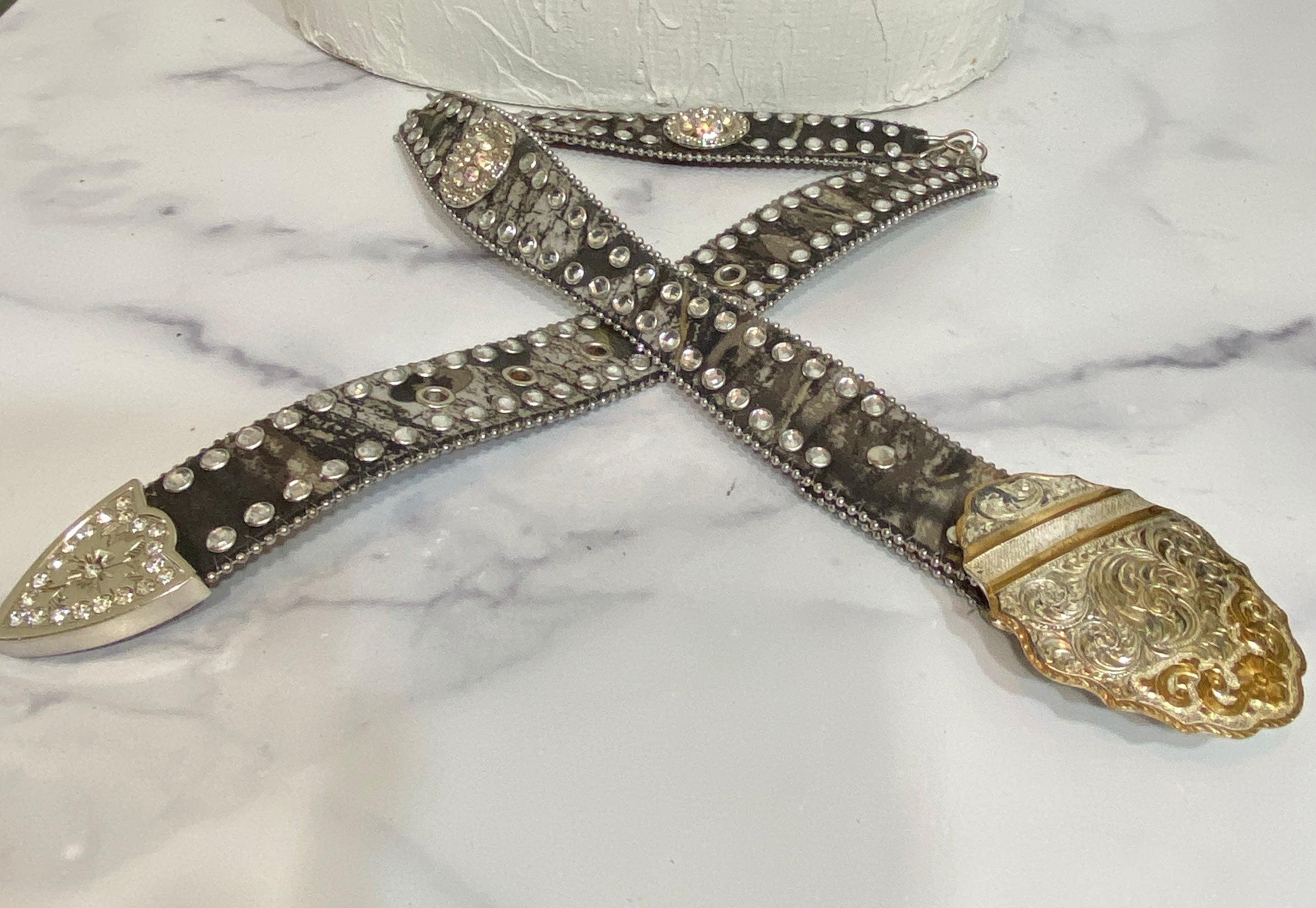 Heavy silver plate in a beautiful leather belt