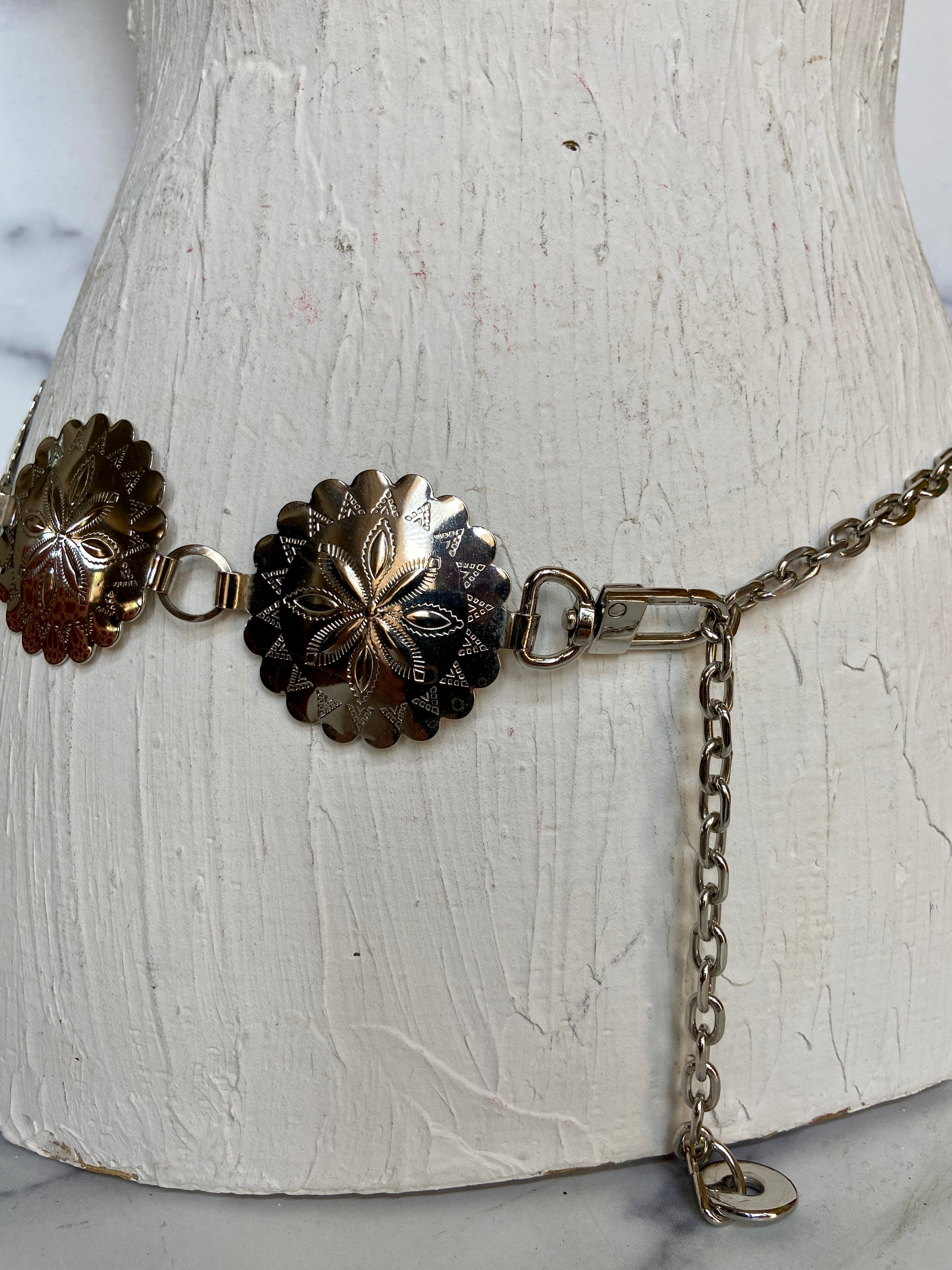 Metal flowers chain belt
