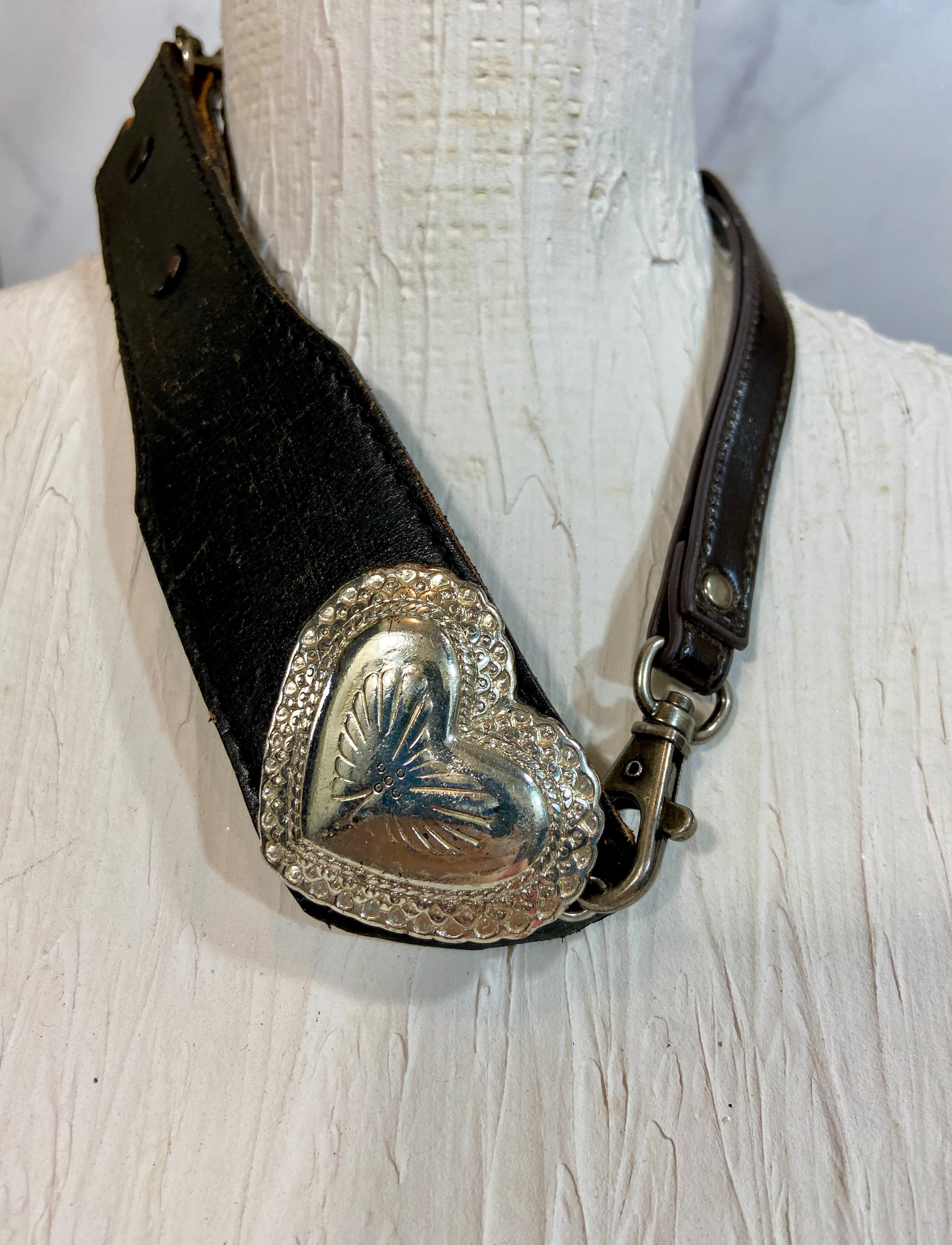 Vintage leather heart choker