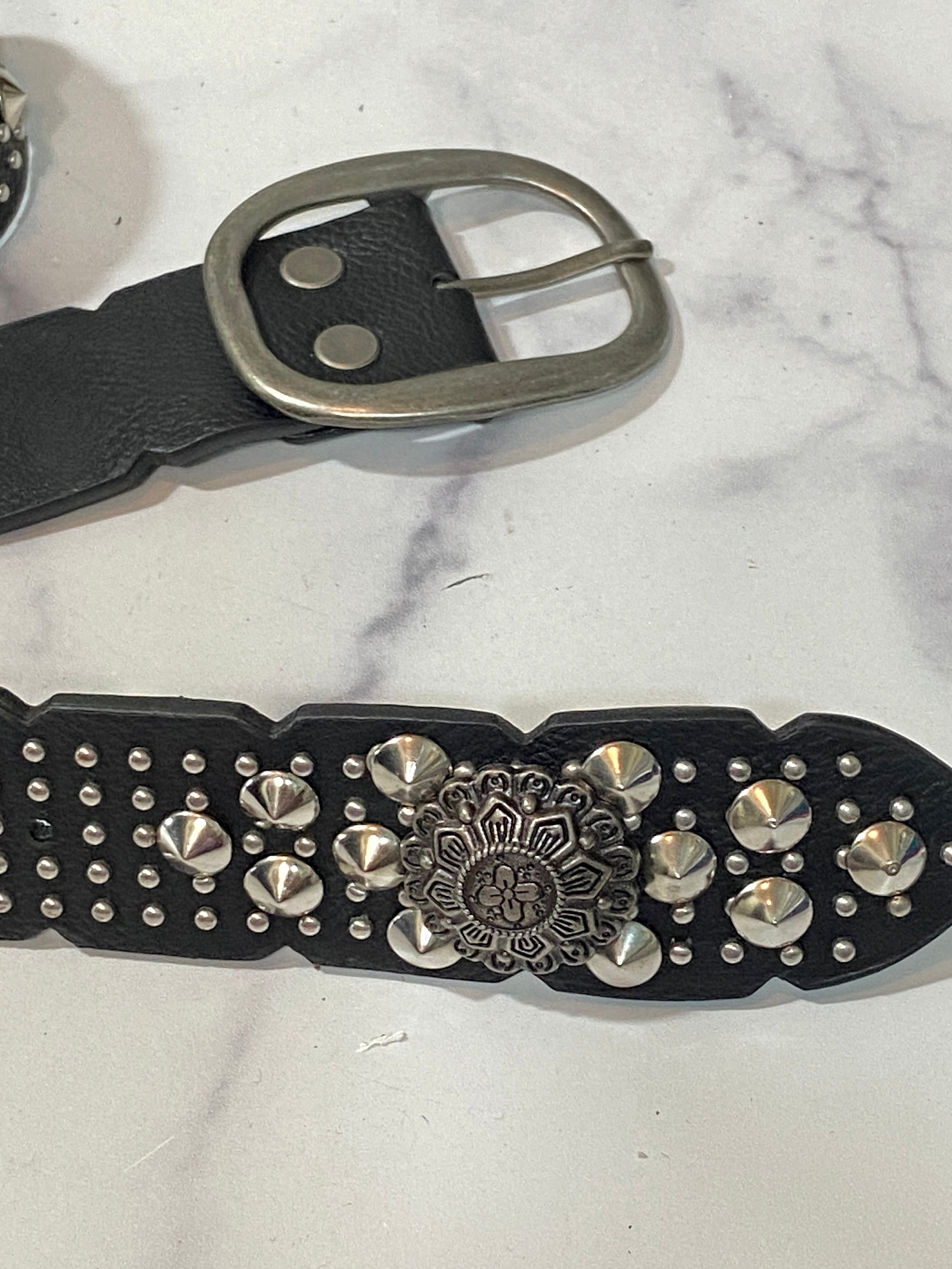 Black belt Embellished with metal flowers