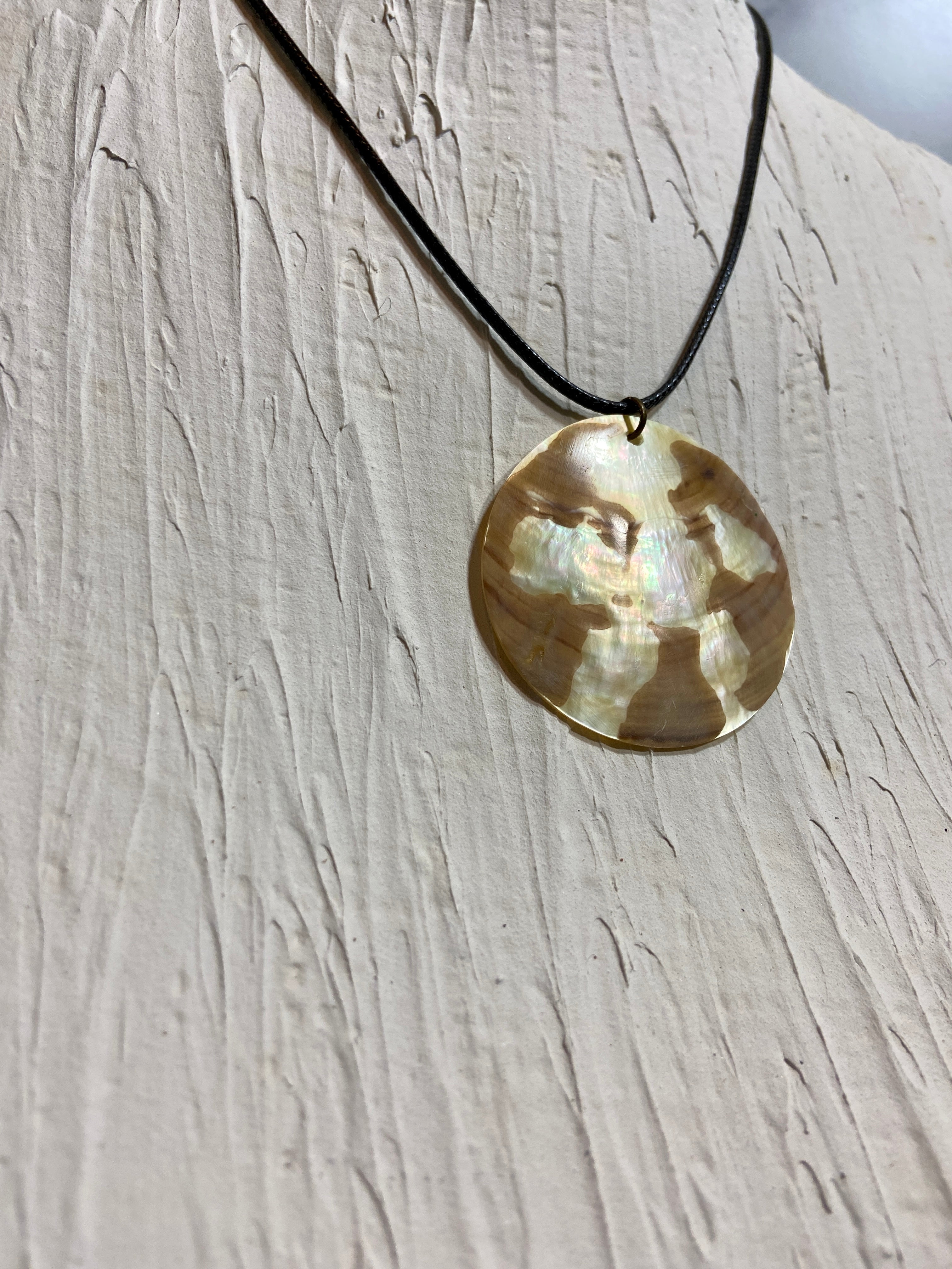 Circle shell choker