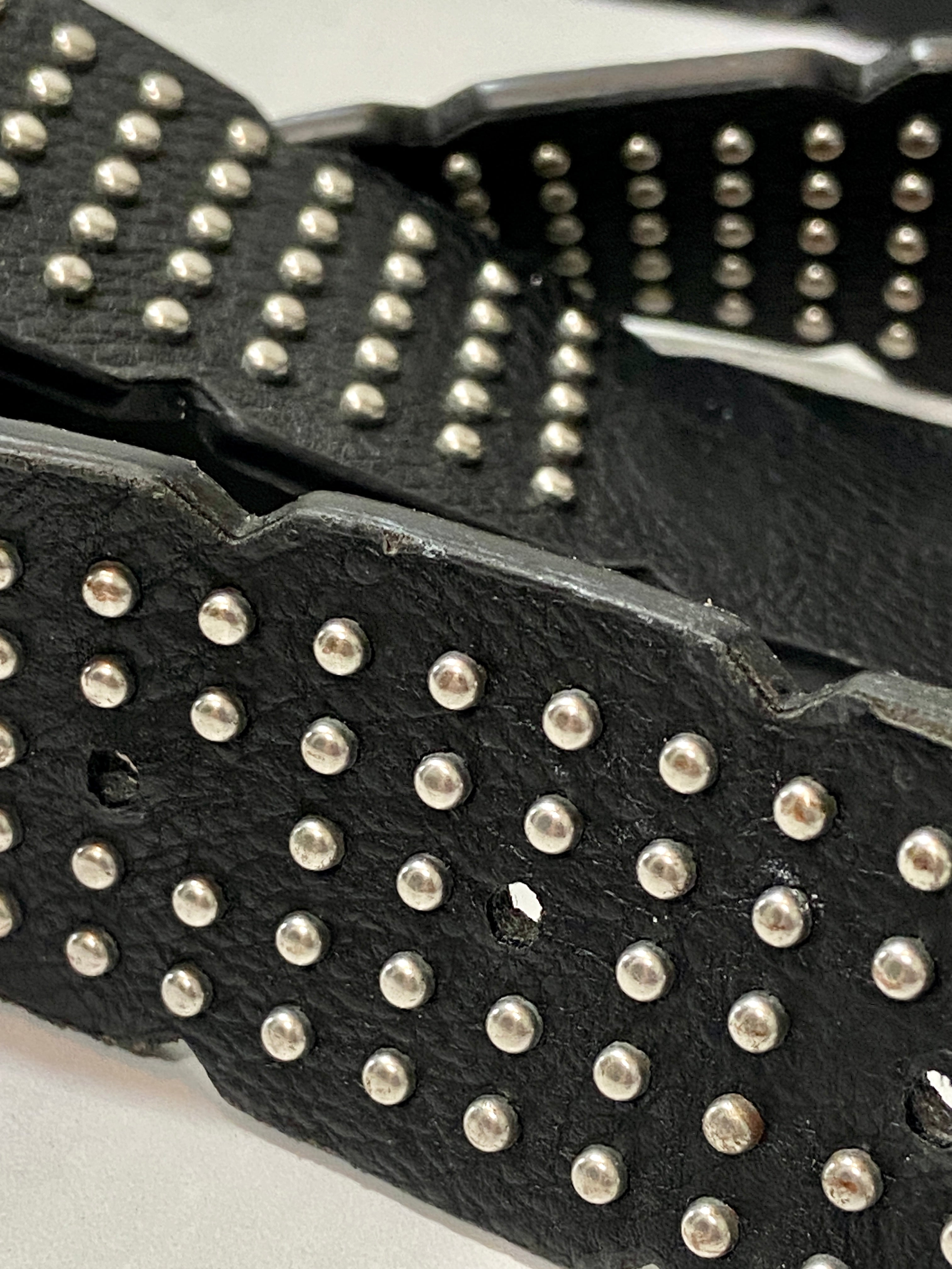 Black belt Embellished with metal flowers