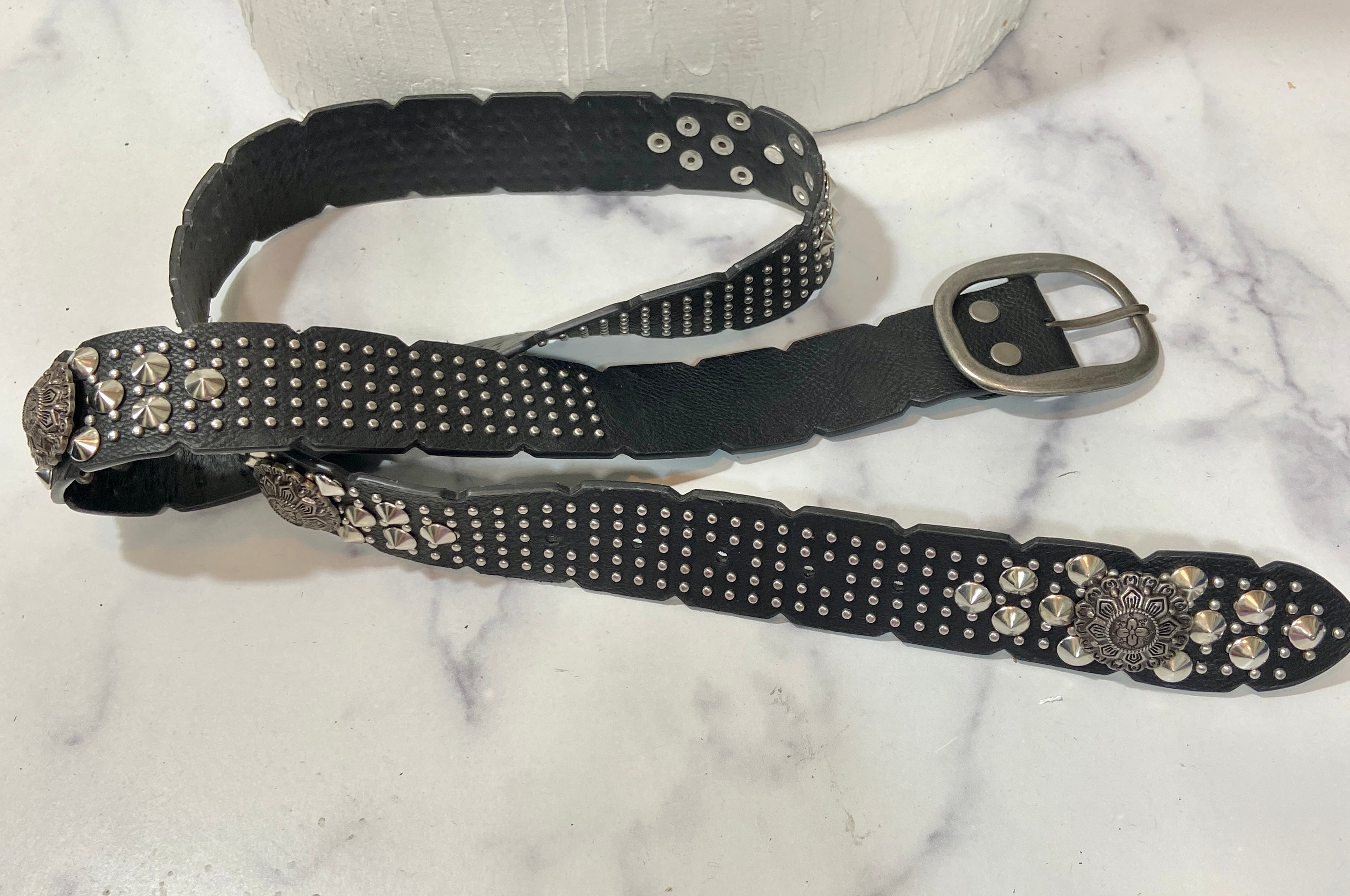 Black belt Embellished with metal flowers